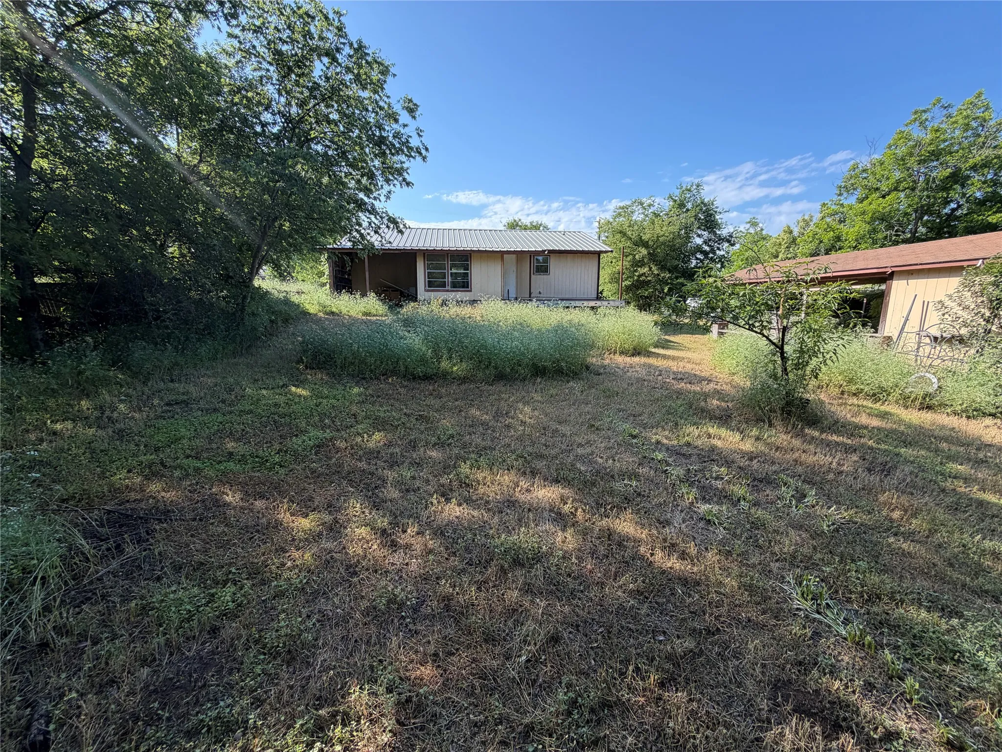 Single Family Residence For Sale in Hill County , 111 Four Feathers, Whitney, Texas 76692, 2 Bedrooms, 2 Bathrooms, Garage spaces, 1,116 Sqft, built in 1981, Price $85,000, mls#21266295, Real Estate Agent in Whitney, Homes For Sale in Hill county, Homes For Sale in Whitney, Realtor in Whitney Texas, Real Estate Brokerage Independent Realty Texas, Luminita Cordes Realtor
