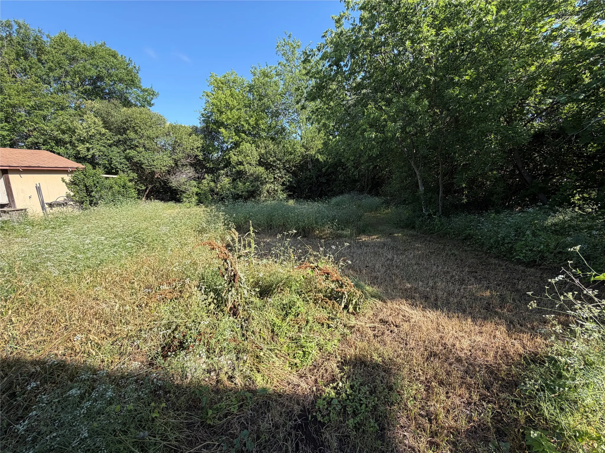 Single Family Residence For Sale in Hill County , 111 Four Feathers, Whitney, Texas 76692, 2 Bedrooms, 2 Bathrooms, Garage spaces, 1,116 Sqft, built in 1981, Price $85,000, mls#21266295, Real Estate Agent in Whitney, Homes For Sale in Hill county, Homes For Sale in Whitney, Realtor in Whitney Texas, Real Estate Brokerage Independent Realty Texas, Luminita Cordes Realtor
