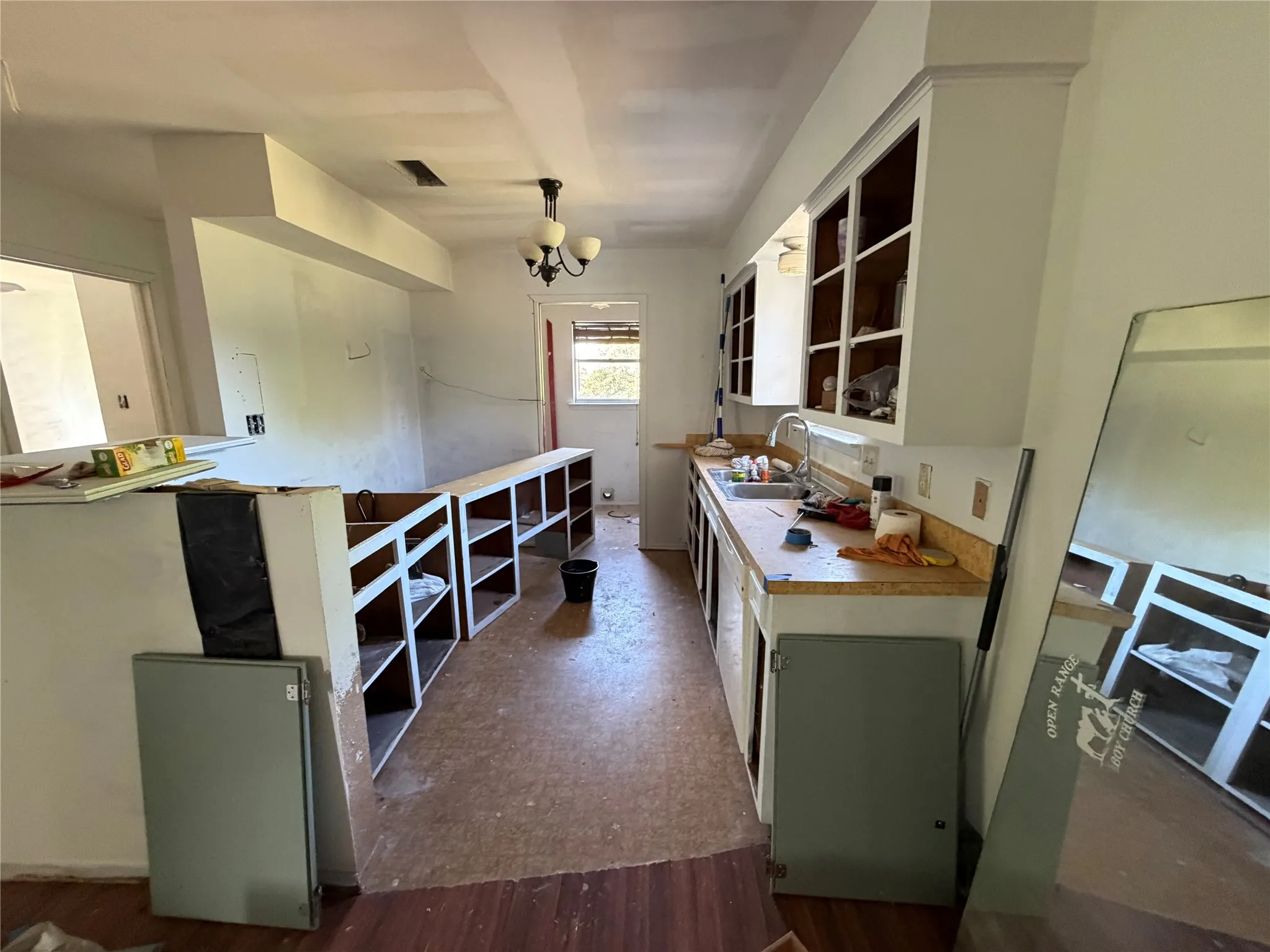 Single Family Residence For Sale in Hill County , 111 Four Feathers, Whitney, Texas 76692, 2 Bedrooms, 2 Bathrooms, Garage spaces, 1,116 Sqft, built in 1981, Price $85,000, mls#21266295, Real Estate Agent in Whitney, Homes For Sale in Hill county, Homes For Sale in Whitney, Realtor in Whitney Texas, Real Estate Brokerage Independent Realty Texas, Luminita Cordes Realtor