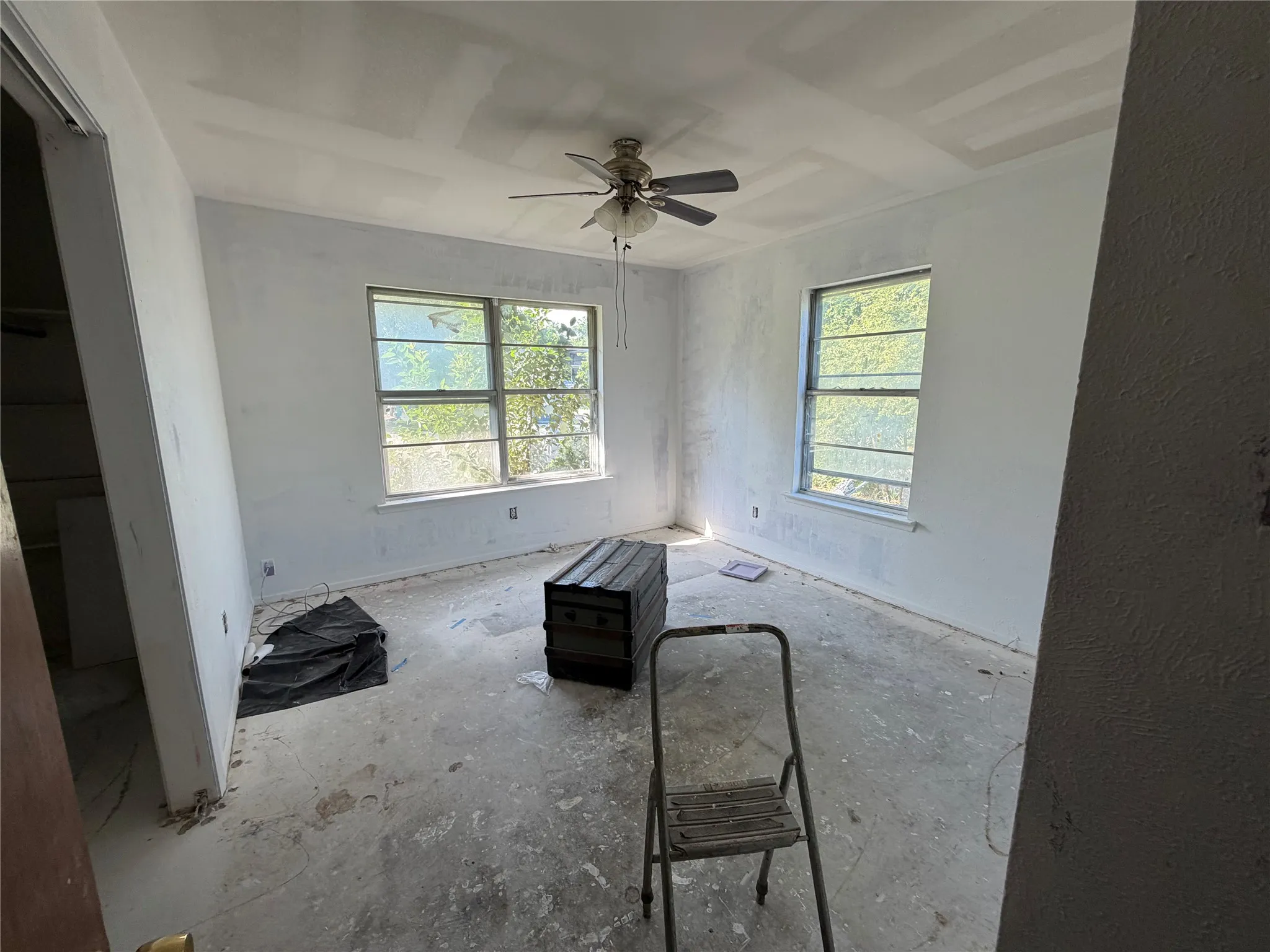 Single Family Residence For Sale in Hill County , 111 Four Feathers, Whitney, Texas 76692, 2 Bedrooms, 2 Bathrooms, Garage spaces, 1,116 Sqft, built in 1981, Price $85,000, mls#21266295, Real Estate Agent in Whitney, Homes For Sale in Hill county, Homes For Sale in Whitney, Realtor in Whitney Texas, Real Estate Brokerage Independent Realty Texas, Luminita Cordes Realtor