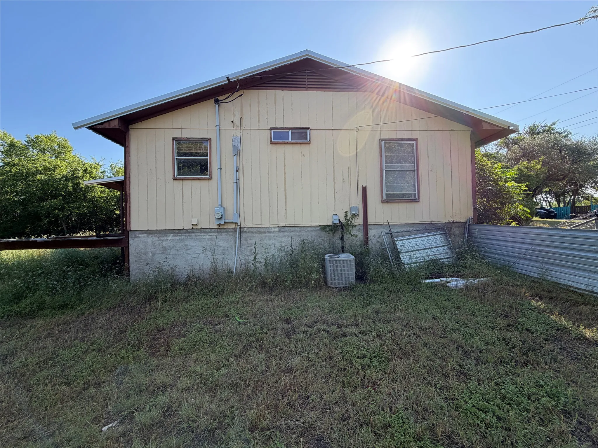 Single Family Residence For Sale in Hill County , 111 Four Feathers, Whitney, Texas 76692, 2 Bedrooms, 2 Bathrooms, Garage spaces, 1,116 Sqft, built in 1981, Price $85,000, mls#21266295, Real Estate Agent in Whitney, Homes For Sale in Hill county, Homes For Sale in Whitney, Realtor in Whitney Texas, Real Estate Brokerage Independent Realty Texas, Luminita Cordes Realtor