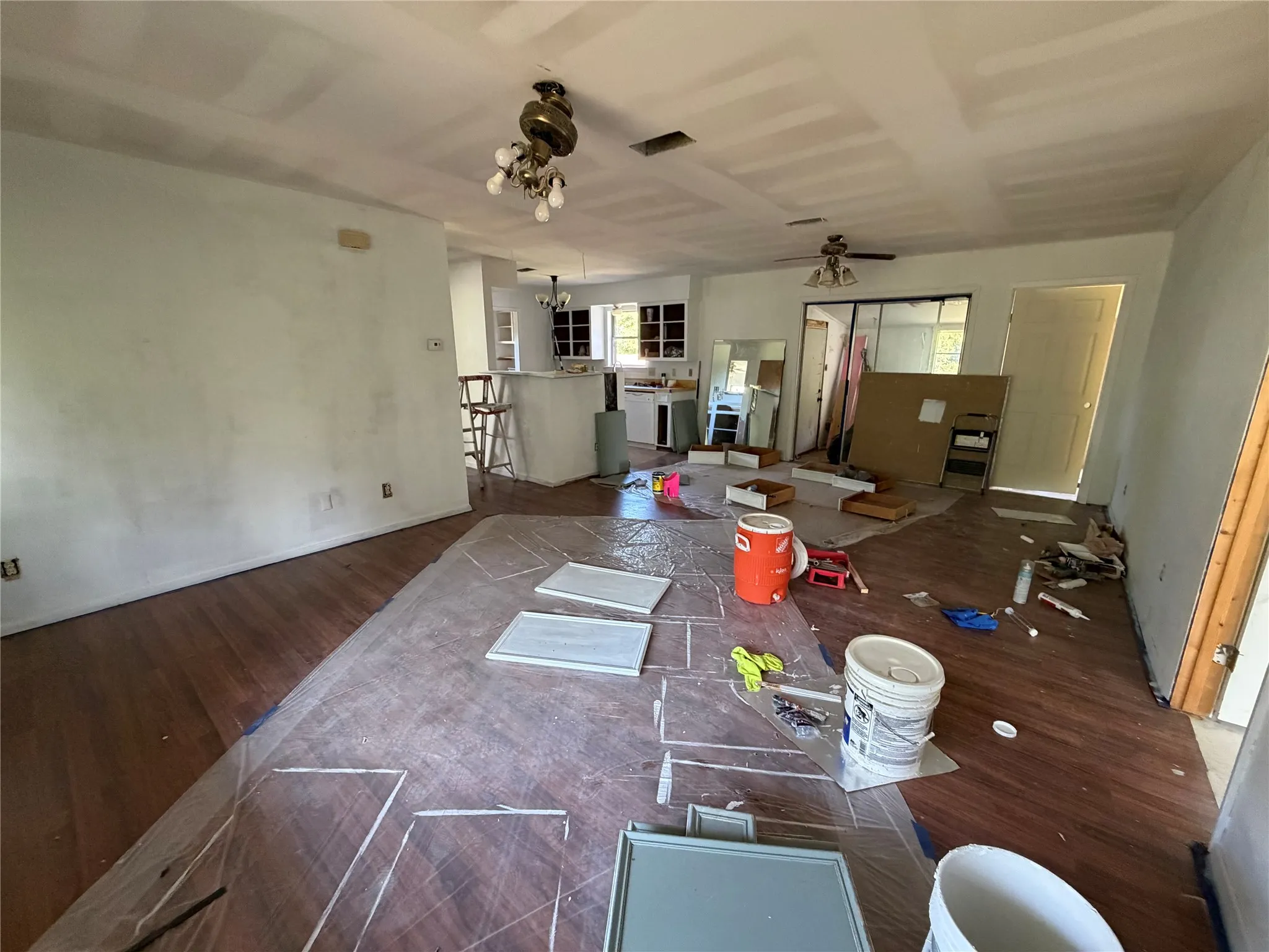 Single Family Residence For Sale in Hill County , 111 Four Feathers, Whitney, Texas 76692, 2 Bedrooms, 2 Bathrooms, Garage spaces, 1,116 Sqft, built in 1981, Price $85,000, mls#21266295, Real Estate Agent in Whitney, Homes For Sale in Hill county, Homes For Sale in Whitney, Realtor in Whitney Texas, Real Estate Brokerage Independent Realty Texas, Luminita Cordes Realtor