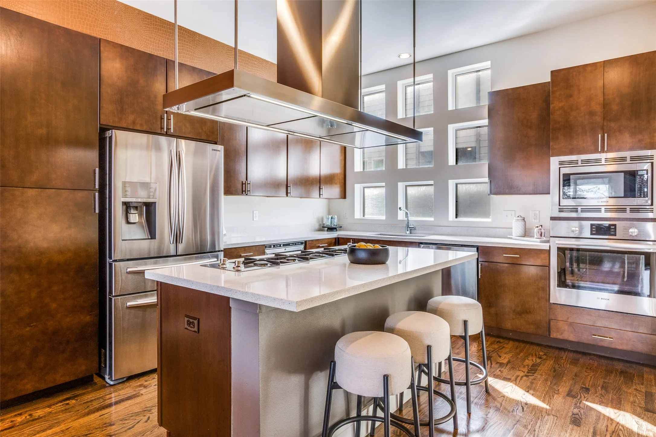 Townhouse For Sale in Dallas County , 4610 Steel Street, Dallas, Texas 75219, 3 Bedrooms, 4 Bathrooms, 2 Garage spaces, 2,126 Sqft, built in 2014, Price $499,000, mls#21268727, Real Estate Agent in Dallas, Homes For Sale in Dallas county, Homes For Sale in Dallas, Realtor in Dallas Texas, Real Estate Brokerage Independent Realty Texas, Luminita Cordes Realtor