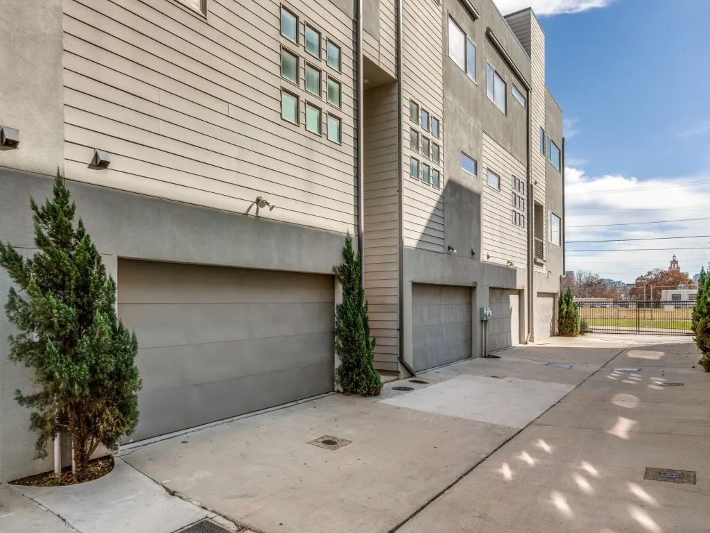 Townhouse For Sale in Dallas County , 4610 Steel Street, Dallas, Texas 75219, 3 Bedrooms, 4 Bathrooms, 2 Garage spaces, 2,126 Sqft, built in 2014, Price $499,000, mls#21268727, Real Estate Agent in Dallas, Homes For Sale in Dallas county, Homes For Sale in Dallas, Realtor in Dallas Texas, Real Estate Brokerage Independent Realty Texas, Luminita Cordes Realtor