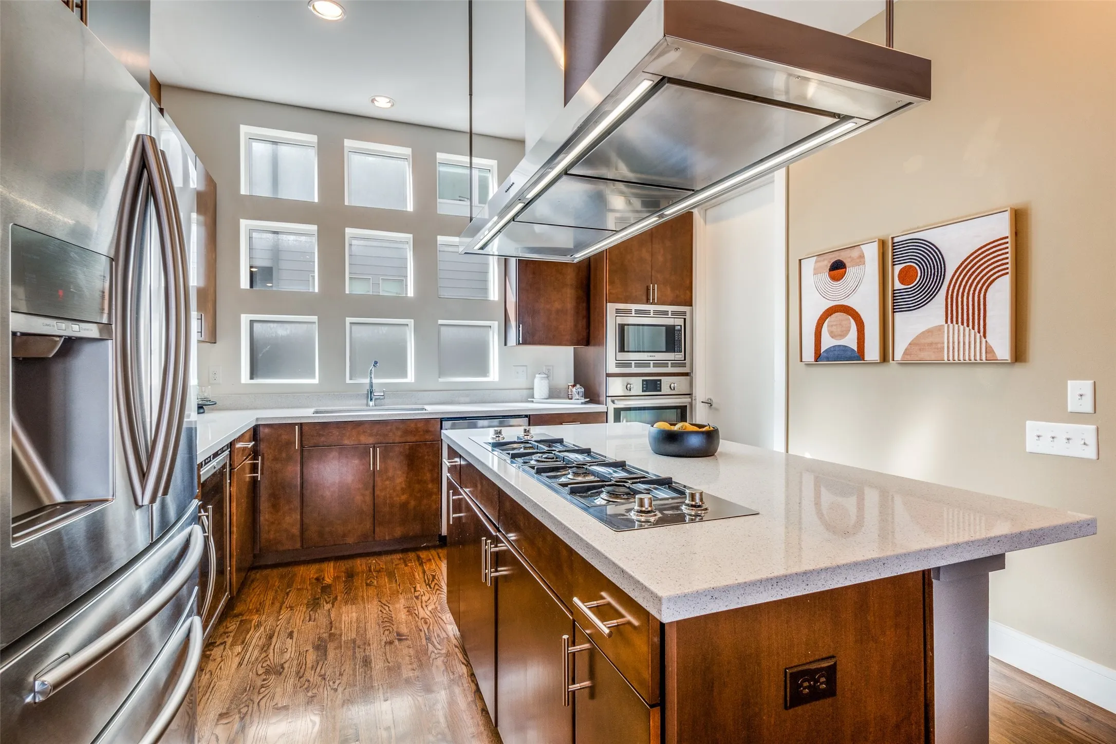 Townhouse For Sale in Dallas County , 4610 Steel Street, Dallas, Texas 75219, 3 Bedrooms, 4 Bathrooms, 2 Garage spaces, 2,126 Sqft, built in 2014, Price $499,000, mls#21268727, Real Estate Agent in Dallas, Homes For Sale in Dallas county, Homes For Sale in Dallas, Realtor in Dallas Texas, Real Estate Brokerage Independent Realty Texas, Luminita Cordes Realtor