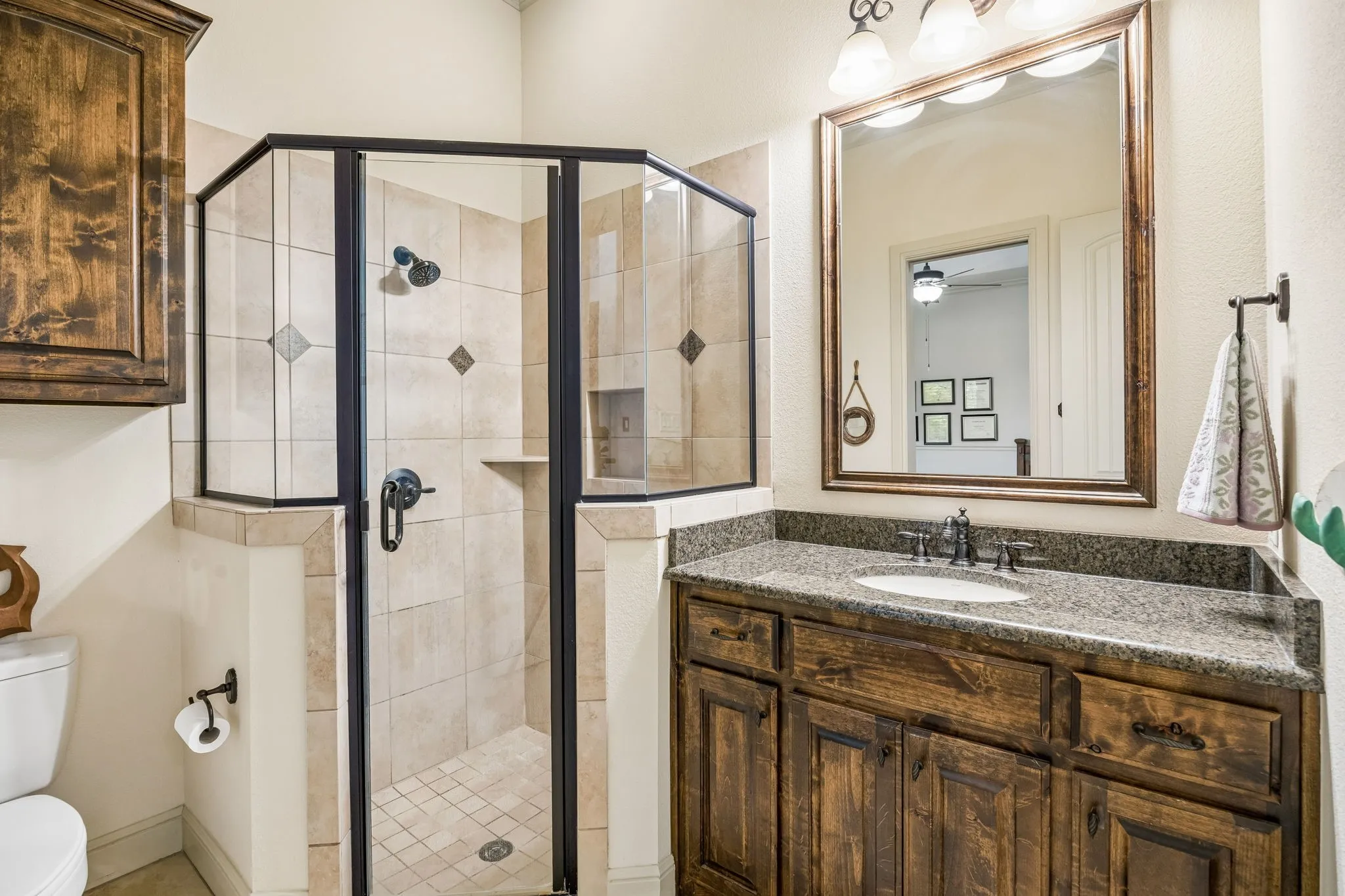 Single Family Residence For Sale in Tarrant County , 6212 Lakeside Drive, Fort Worth, Texas 76179, 5 Bedroom, 6 Bathroom, 3 Garage spaces, 4,335 Sqft, built in 2008, mls#21259777, Real Estate Agent in Fort Worth, Homes For Sale in Tarrant county, Homes For Sale in Fort Worth, Realtor in Fort Worth Texas, Real Estate Brokerage Independent Realty Texas, Luminita Cordes Realtor