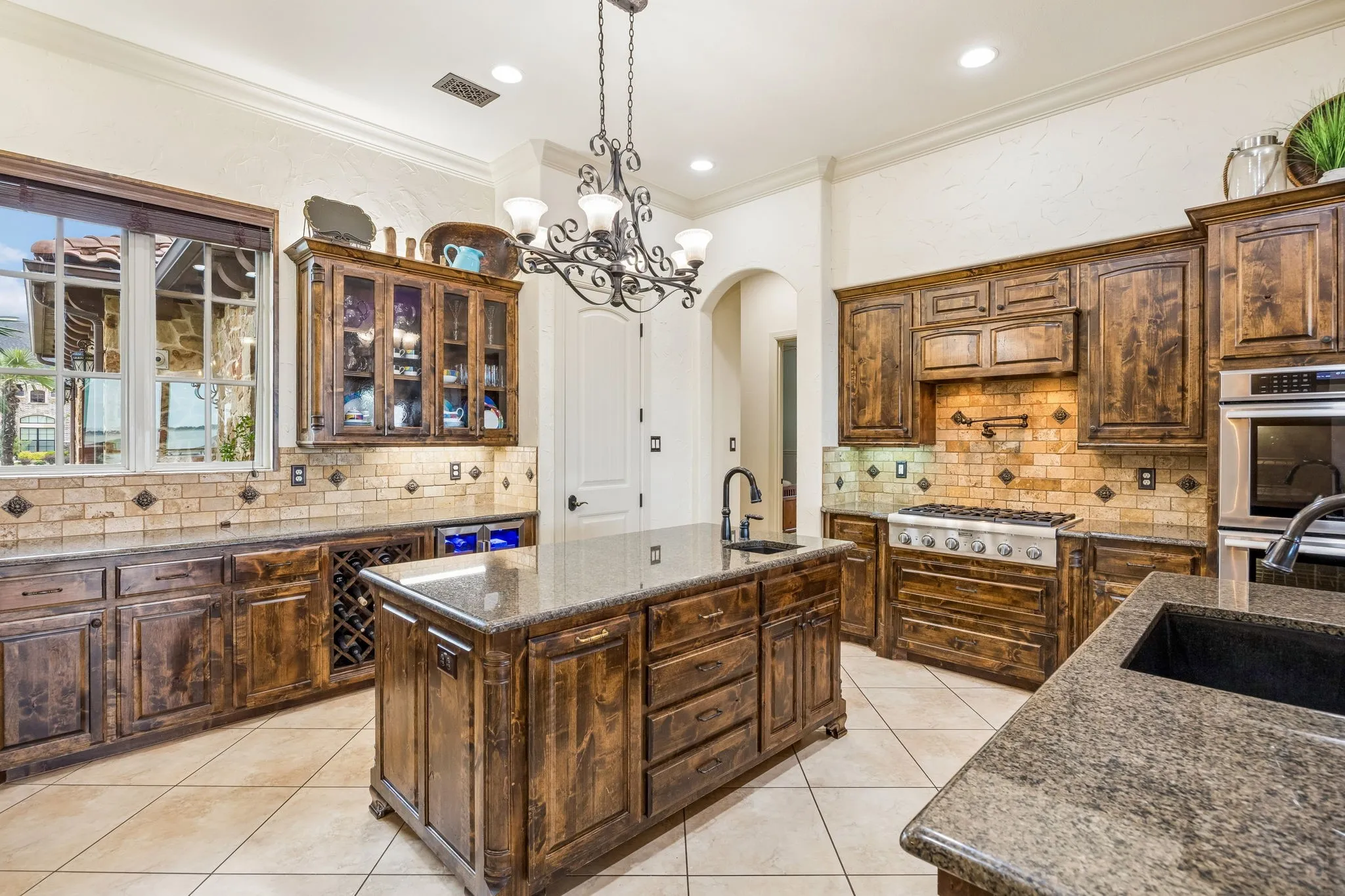 Single Family Residence For Sale in Tarrant County , 6212 Lakeside Drive, Fort Worth, Texas 76179, 5 Bedroom, 6 Bathroom, 3 Garage spaces, 4,335 Sqft, built in 2008, mls#21259777, Real Estate Agent in Fort Worth, Homes For Sale in Tarrant county, Homes For Sale in Fort Worth, Realtor in Fort Worth Texas, Real Estate Brokerage Independent Realty Texas, Luminita Cordes Realtor
