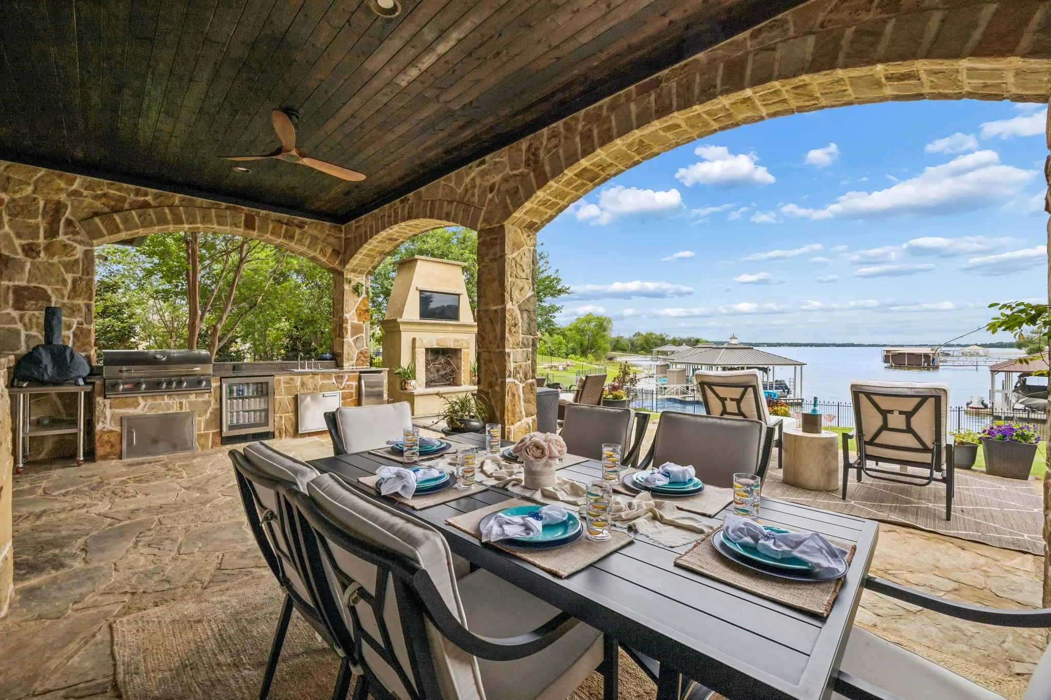Single Family Residence For Sale in Tarrant County , 6212 Lakeside Drive, Fort Worth, Texas 76179, 5 Bedroom, 6 Bathroom, 3 Garage spaces, 4,335 Sqft, built in 2008, mls#21259777, Real Estate Agent in Fort Worth, Homes For Sale in Tarrant county, Homes For Sale in Fort Worth, Realtor in Fort Worth Texas, Real Estate Brokerage Independent Realty Texas, Luminita Cordes Realtor