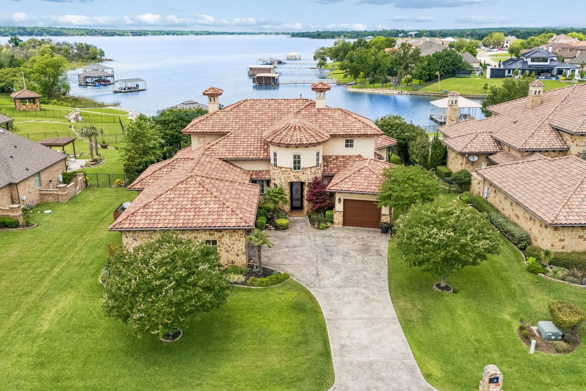 Single Family Residence For Sale in Tarrant County , 6212 Lakeside Drive, Fort Worth, Texas 76179, 5 Bedroom, 6 Bathroom, 3 Garage spaces, 4,335 Sqft, built in 2008, mls#21259777, Real Estate Agent in Fort Worth, Homes For Sale in Tarrant county, Homes For Sale in Fort Worth, Realtor in Fort Worth Texas, Real Estate Brokerage Independent Realty Texas, Luminita Cordes Realtor