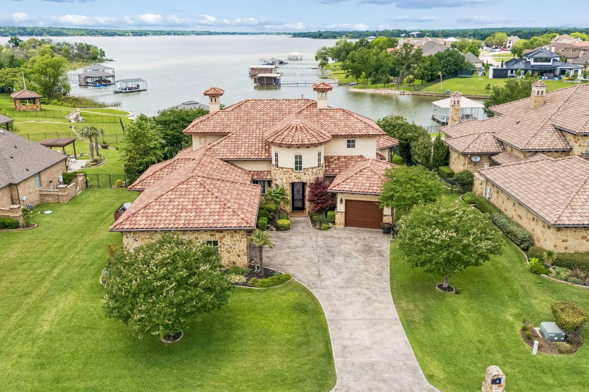 Single Family Residence For Sale in Tarrant County , 6212 Lakeside Drive, Fort Worth, Texas 76179, 5 Bedroom, 6 Bathroom, 3 Garage spaces, 4,335 Sqft, built in 2008, mls#21259777, Real Estate Agent in Fort Worth, Homes For Sale in Tarrant county, Homes For Sale in Fort Worth, Realtor in Fort Worth Texas, Real Estate Brokerage Independent Realty Texas, Luminita Cordes Realtor