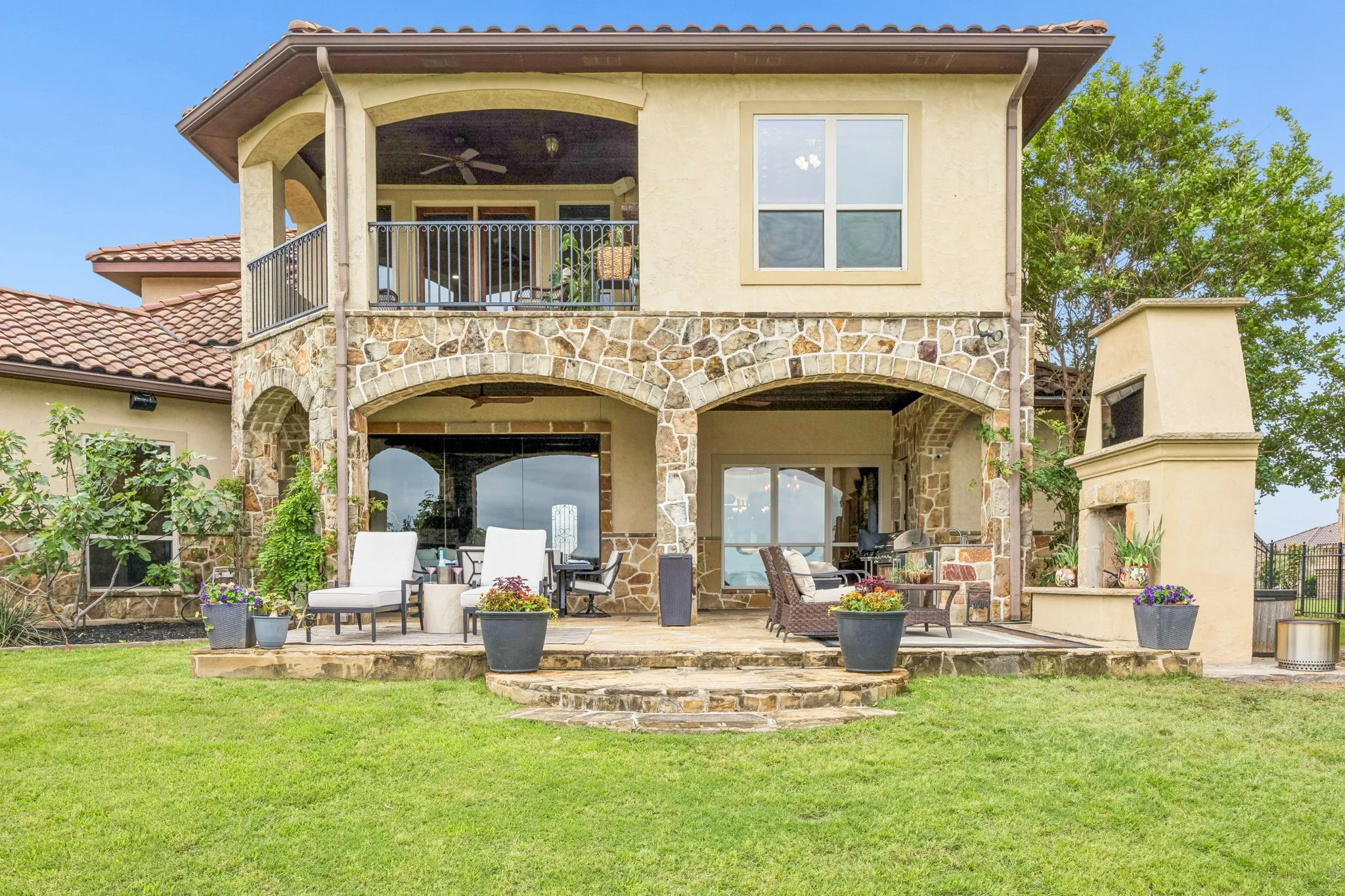 Single Family Residence For Sale in Tarrant County , 6212 Lakeside Drive, Fort Worth, Texas 76179, 5 Bedroom, 6 Bathroom, 3 Garage spaces, 4,335 Sqft, built in 2008, mls#21259777, Real Estate Agent in Fort Worth, Homes For Sale in Tarrant county, Homes For Sale in Fort Worth, Realtor in Fort Worth Texas, Real Estate Brokerage Independent Realty Texas, Luminita Cordes Realtor