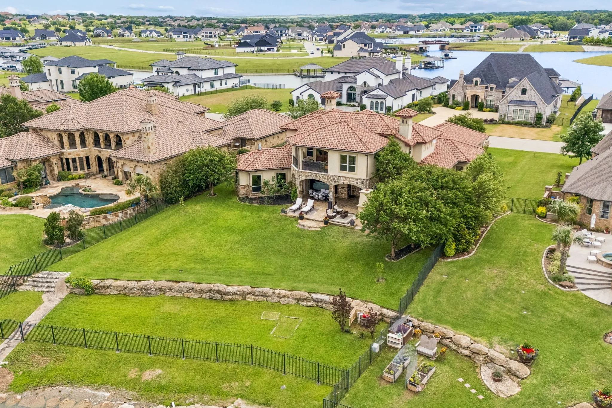 Single Family Residence For Sale in Tarrant County , 6212 Lakeside Drive, Fort Worth, Texas 76179, 5 Bedroom, 6 Bathroom, 3 Garage spaces, 4,335 Sqft, built in 2008, mls#21259777, Real Estate Agent in Fort Worth, Homes For Sale in Tarrant county, Homes For Sale in Fort Worth, Realtor in Fort Worth Texas, Real Estate Brokerage Independent Realty Texas, Luminita Cordes Realtor