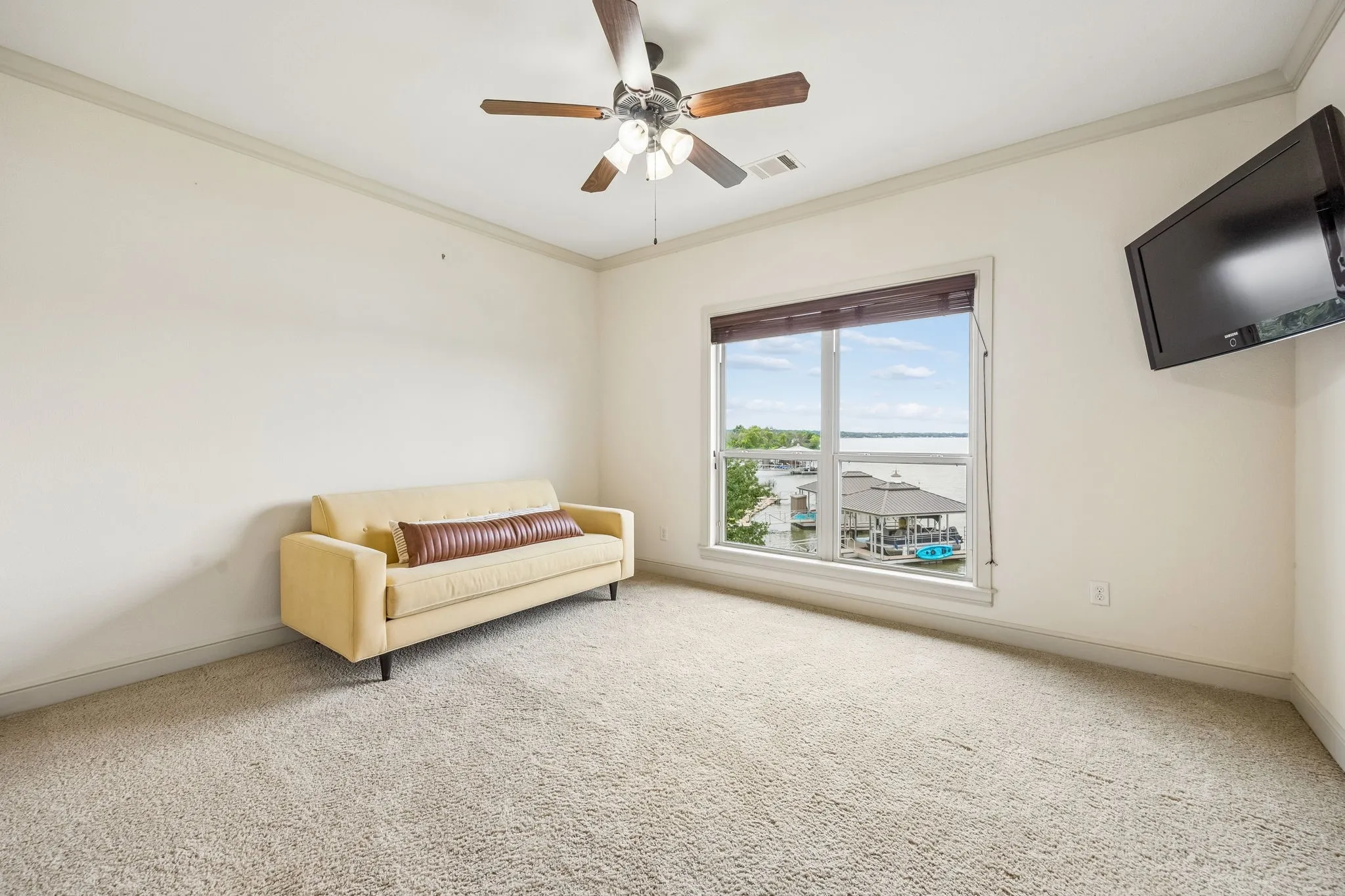 Single Family Residence For Sale in Tarrant County , 6212 Lakeside Drive, Fort Worth, Texas 76179, 5 Bedroom, 6 Bathroom, 3 Garage spaces, 4,335 Sqft, built in 2008, mls#21259777, Real Estate Agent in Fort Worth, Homes For Sale in Tarrant county, Homes For Sale in Fort Worth, Realtor in Fort Worth Texas, Real Estate Brokerage Independent Realty Texas, Luminita Cordes Realtor