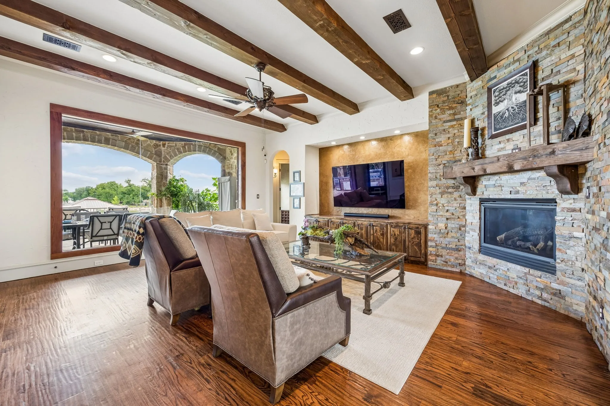 Single Family Residence For Sale in Tarrant County , 6212 Lakeside Drive, Fort Worth, Texas 76179, 5 Bedroom, 6 Bathroom, 3 Garage spaces, 4,335 Sqft, built in 2008, mls#21259777, Real Estate Agent in Fort Worth, Homes For Sale in Tarrant county, Homes For Sale in Fort Worth, Realtor in Fort Worth Texas, Real Estate Brokerage Independent Realty Texas, Luminita Cordes Realtor