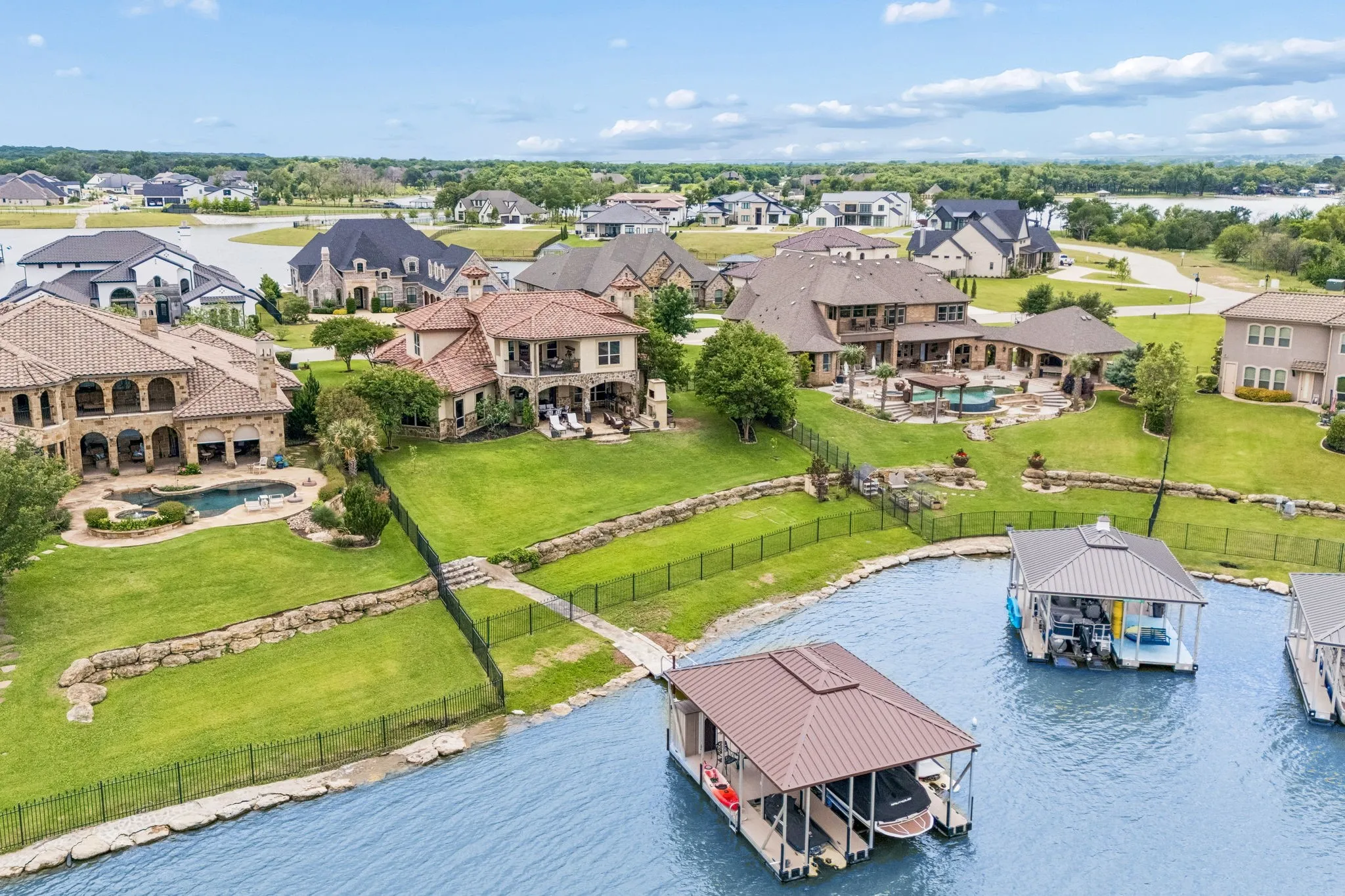 Single Family Residence For Sale in Tarrant County , 6212 Lakeside Drive, Fort Worth, Texas 76179, 5 Bedroom, 6 Bathroom, 3 Garage spaces, 4,335 Sqft, built in 2008, mls#21259777, Real Estate Agent in Fort Worth, Homes For Sale in Tarrant county, Homes For Sale in Fort Worth, Realtor in Fort Worth Texas, Real Estate Brokerage Independent Realty Texas, Luminita Cordes Realtor
