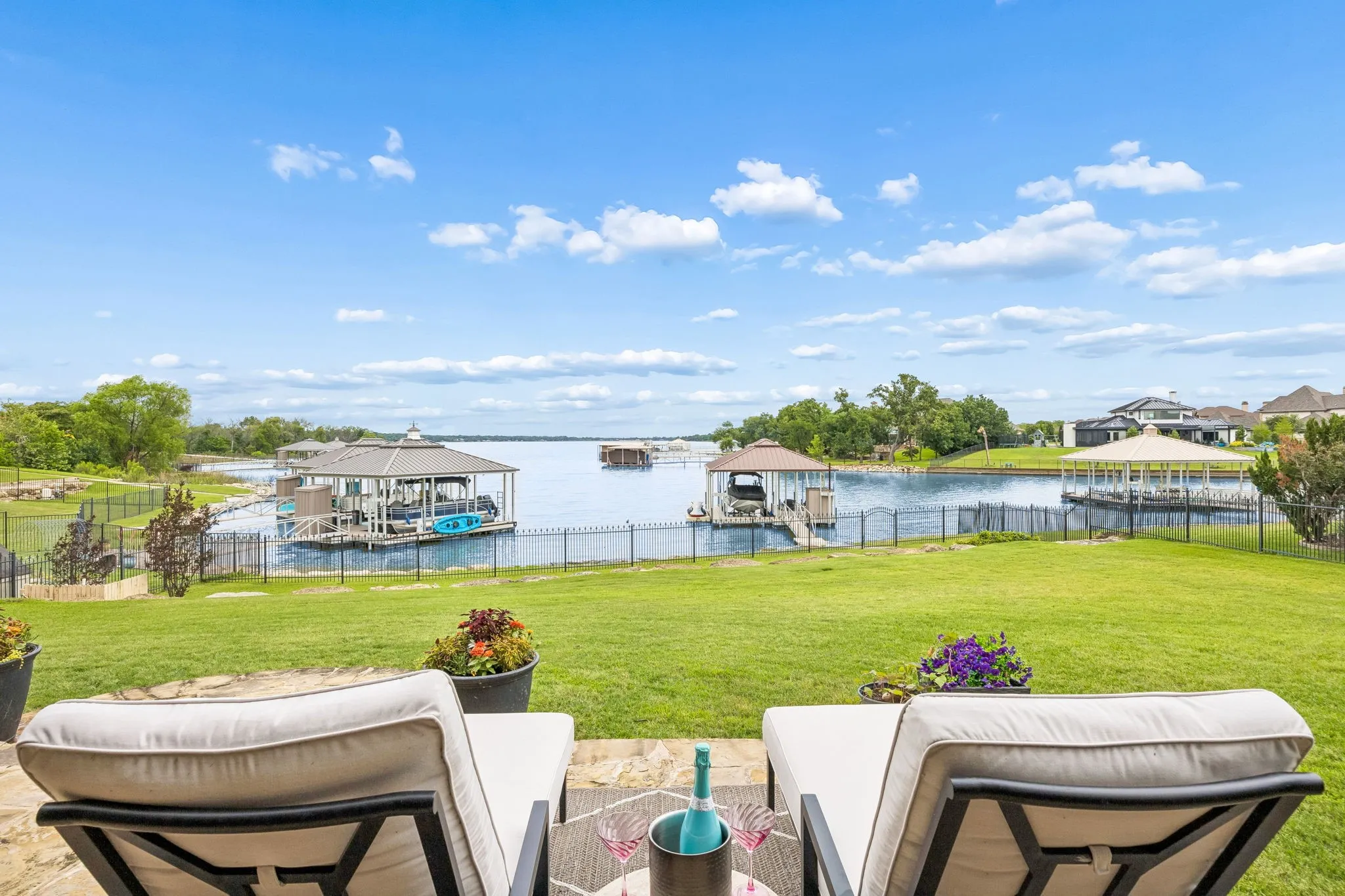Single Family Residence For Sale in Tarrant County , 6212 Lakeside Drive, Fort Worth, Texas 76179, 5 Bedroom, 6 Bathroom, 3 Garage spaces, 4,335 Sqft, built in 2008, mls#21259777, Real Estate Agent in Fort Worth, Homes For Sale in Tarrant county, Homes For Sale in Fort Worth, Realtor in Fort Worth Texas, Real Estate Brokerage Independent Realty Texas, Luminita Cordes Realtor