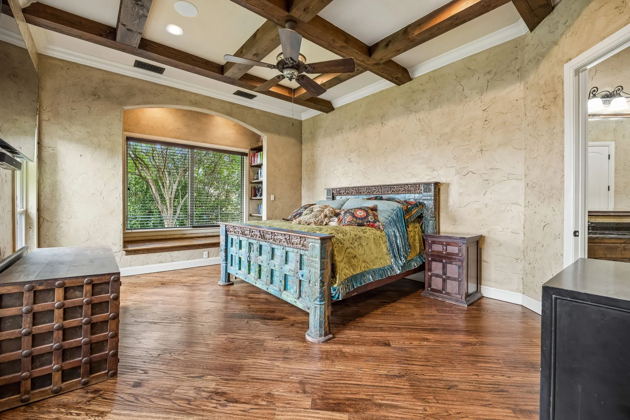 Single Family Residence For Sale in Tarrant County , 6212 Lakeside Drive, Fort Worth, Texas 76179, 5 Bedroom, 6 Bathroom, 3 Garage spaces, 4,335 Sqft, built in 2008, mls#21259777, Real Estate Agent in Fort Worth, Homes For Sale in Tarrant county, Homes For Sale in Fort Worth, Realtor in Fort Worth Texas, Real Estate Brokerage Independent Realty Texas, Luminita Cordes Realtor
