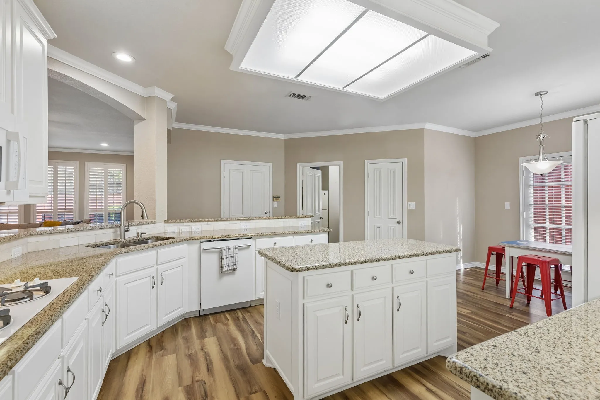 Single Family Residence For Sale in Collin County , 2120 Argyle Drive, Plano, Texas 75023, 5 Bedroom, 4 Bathroom, 3 Garage spaces, 3,796 Sqft, built in 1993, mls#21259998, Real Estate Agent in Plano, Homes For Sale in Collin county, Homes For Sale in Plano, Realtor in Plano Texas, Real Estate Brokerage Independent Realty Texas, Luminita Cordes Realtor