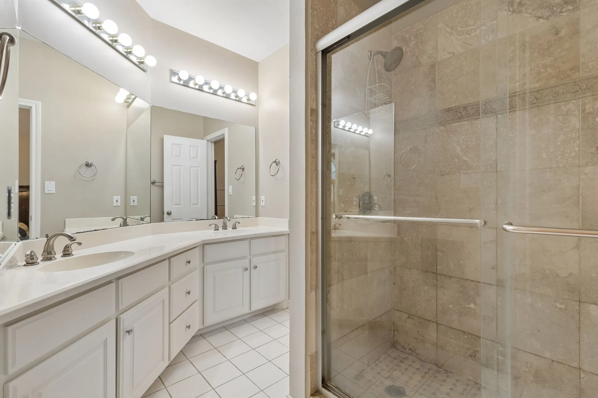 Single Family Residence For Sale in Collin County , 2120 Argyle Drive, Plano, Texas 75023, 5 Bedroom, 4 Bathroom, 3 Garage spaces, 3,796 Sqft, built in 1993, mls#21259998, Real Estate Agent in Plano, Homes For Sale in Collin county, Homes For Sale in Plano, Realtor in Plano Texas, Real Estate Brokerage Independent Realty Texas, Luminita Cordes Realtor