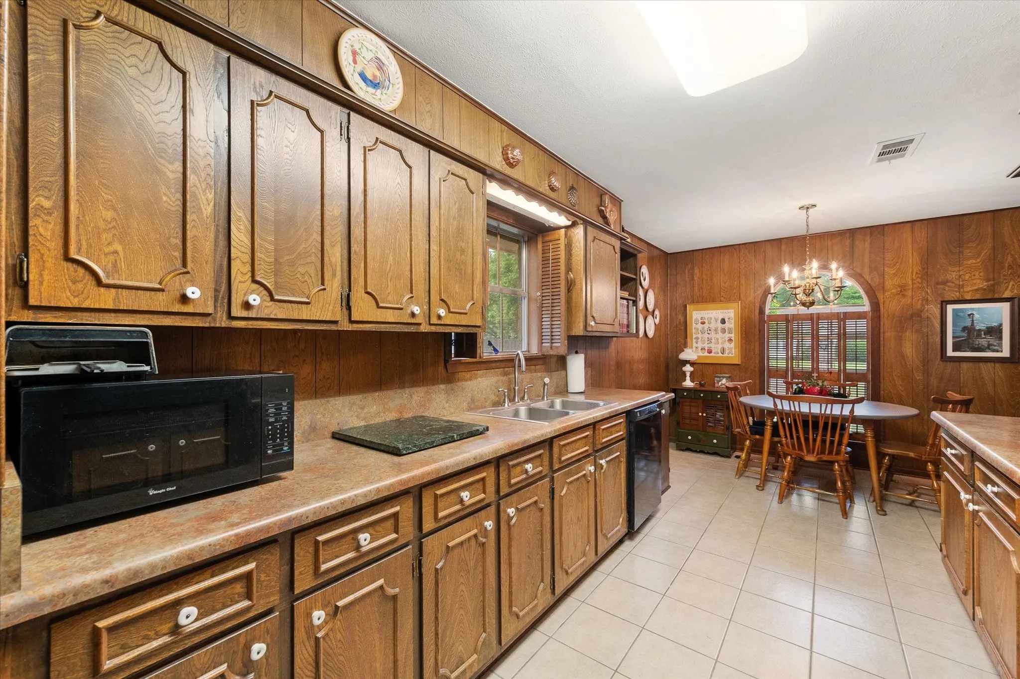Single Family Residence For Sale in Navarro County , 1609 Maplewood, Corsicana, Texas 75110, 3 Bedroom, 2 Bathroom, Garage spaces, 1,400 Sqft, built in 1972, mls#21254330, Real Estate Agent in Corsicana, Homes For Sale in Navarro county, Homes For Sale in Corsicana, Realtor in Corsicana Texas, Real Estate Brokerage Independent Realty Texas, Luminita Cordes Realtor