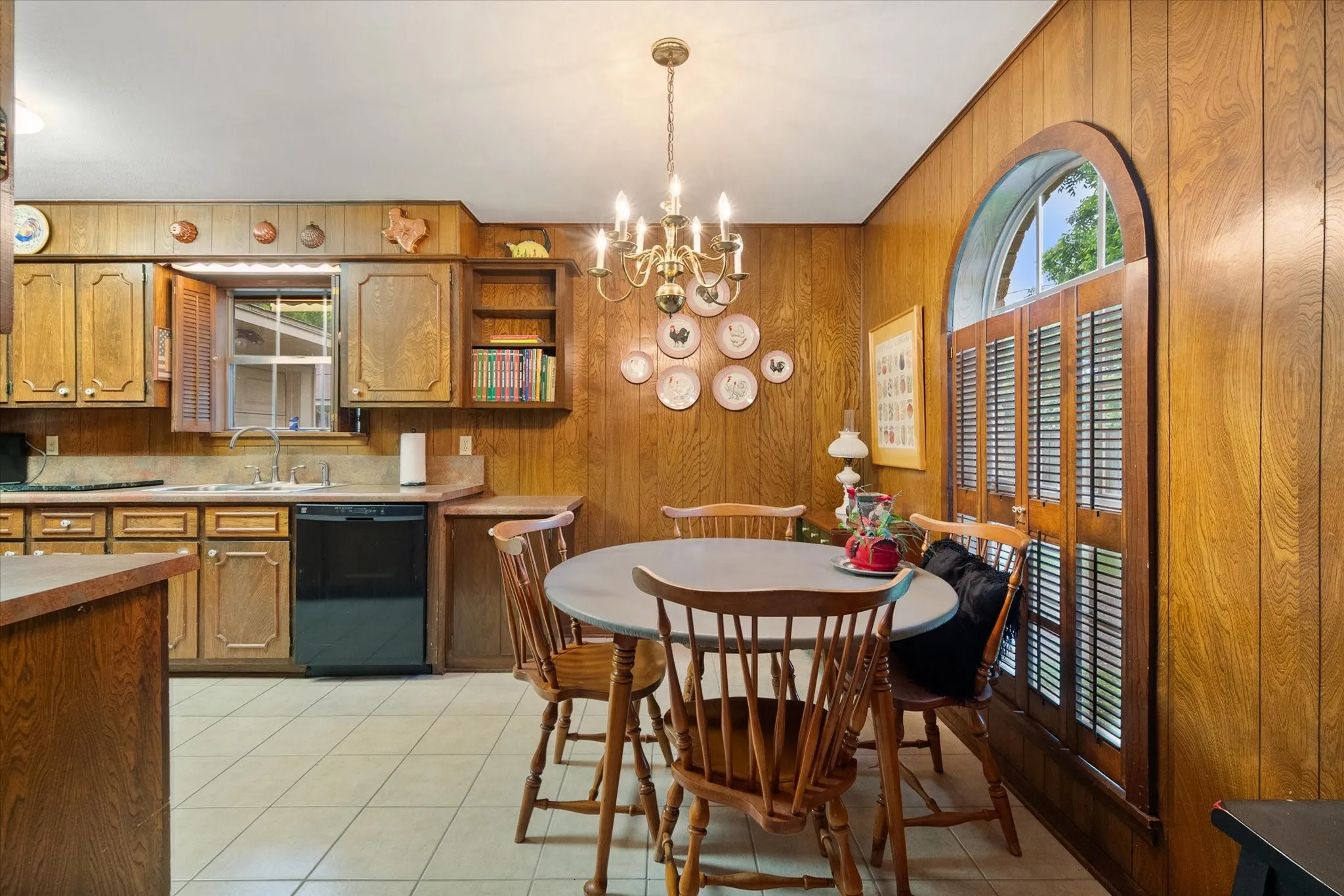 Single Family Residence For Sale in Navarro County , 1609 Maplewood, Corsicana, Texas 75110, 3 Bedroom, 2 Bathroom, Garage spaces, 1,400 Sqft, built in 1972, mls#21254330, Real Estate Agent in Corsicana, Homes For Sale in Navarro county, Homes For Sale in Corsicana, Realtor in Corsicana Texas, Real Estate Brokerage Independent Realty Texas, Luminita Cordes Realtor
