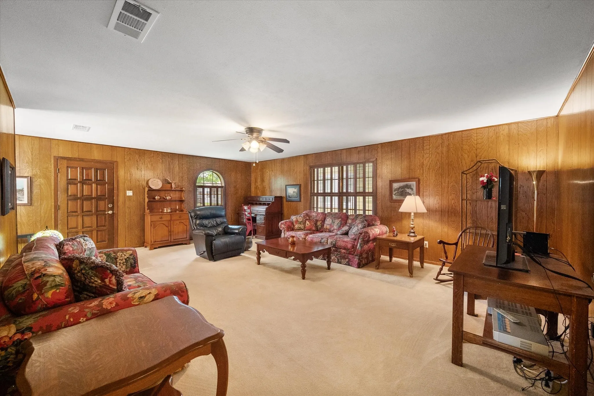 Single Family Residence For Sale in Navarro County , 1609 Maplewood, Corsicana, Texas 75110, 3 Bedroom, 2 Bathroom, Garage spaces, 1,400 Sqft, built in 1972, mls#21254330, Real Estate Agent in Corsicana, Homes For Sale in Navarro county, Homes For Sale in Corsicana, Realtor in Corsicana Texas, Real Estate Brokerage Independent Realty Texas, Luminita Cordes Realtor