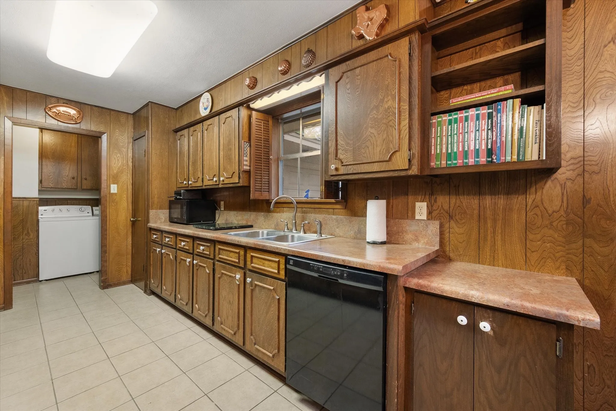 Single Family Residence For Sale in Navarro County , 1609 Maplewood, Corsicana, Texas 75110, 3 Bedroom, 2 Bathroom, Garage spaces, 1,400 Sqft, built in 1972, mls#21254330, Real Estate Agent in Corsicana, Homes For Sale in Navarro county, Homes For Sale in Corsicana, Realtor in Corsicana Texas, Real Estate Brokerage Independent Realty Texas, Luminita Cordes Realtor