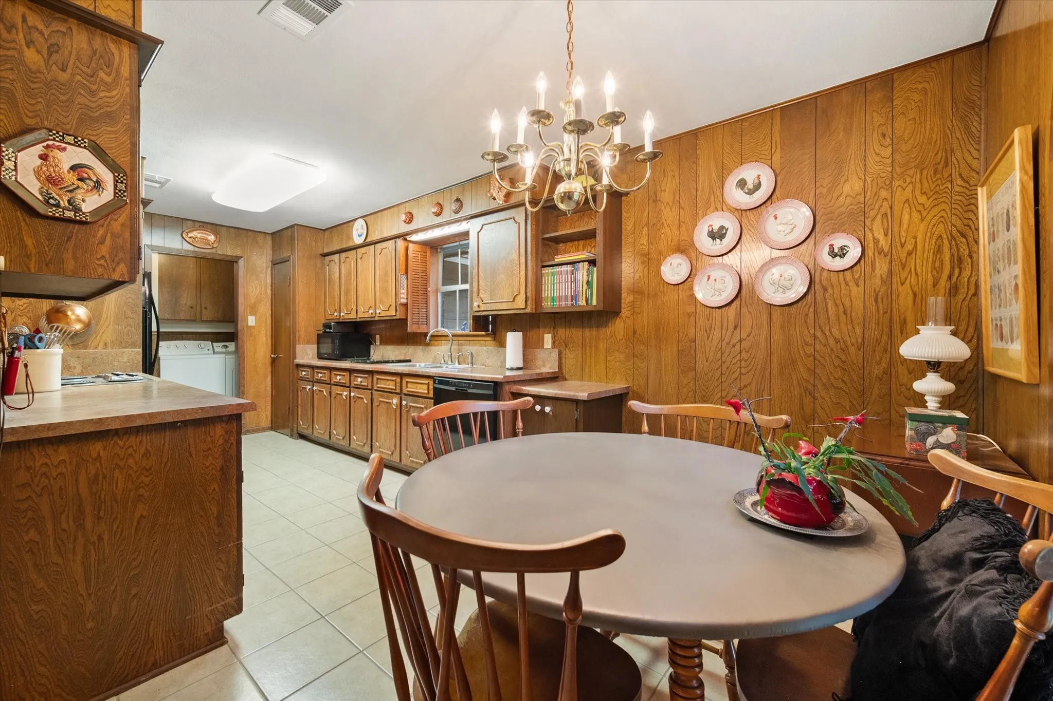 Single Family Residence For Sale in Navarro County , 1609 Maplewood, Corsicana, Texas 75110, 3 Bedroom, 2 Bathroom, Garage spaces, 1,400 Sqft, built in 1972, mls#21254330, Real Estate Agent in Corsicana, Homes For Sale in Navarro county, Homes For Sale in Corsicana, Realtor in Corsicana Texas, Real Estate Brokerage Independent Realty Texas, Luminita Cordes Realtor