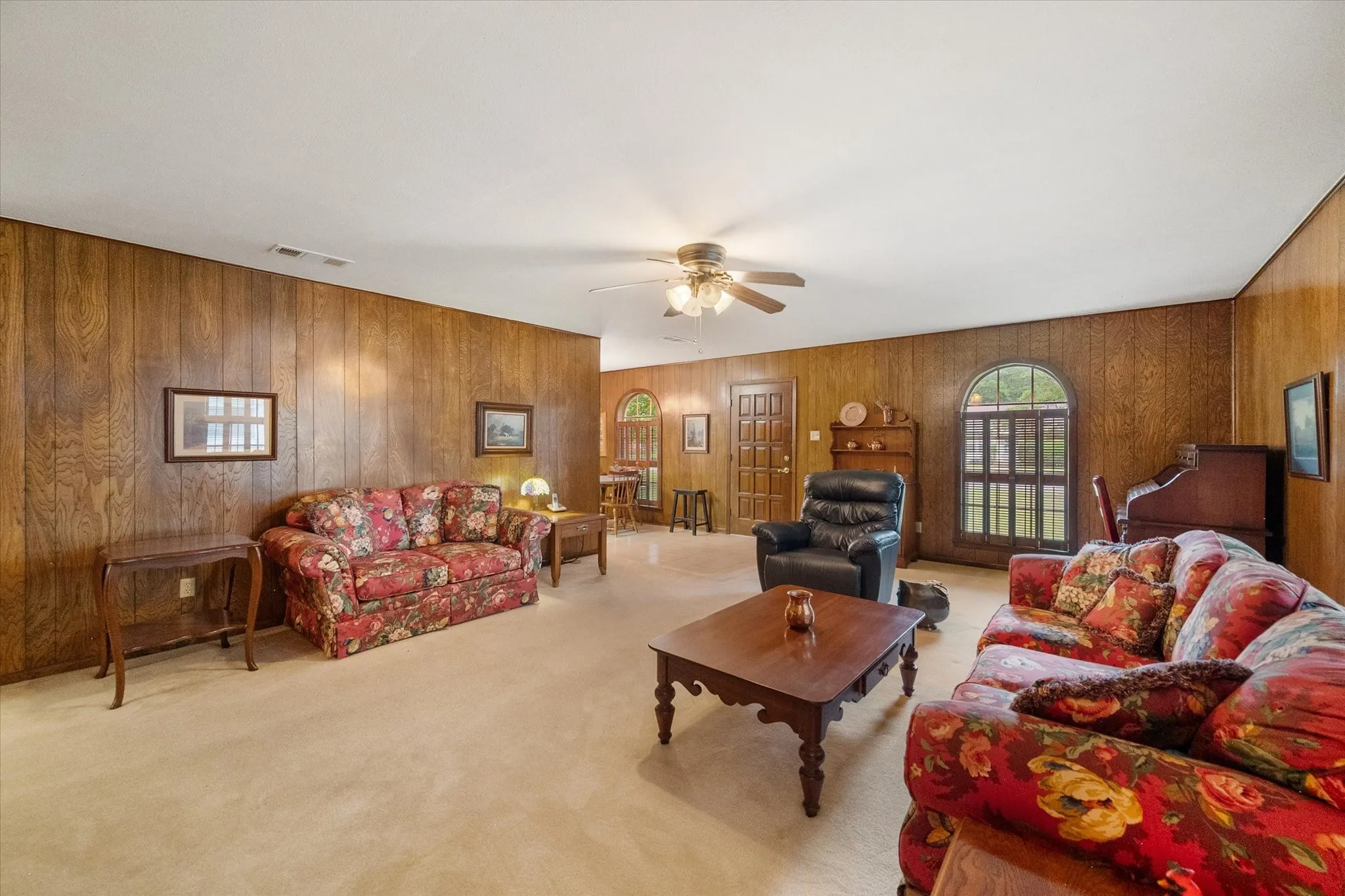 Single Family Residence For Sale in Navarro County , 1609 Maplewood, Corsicana, Texas 75110, 3 Bedroom, 2 Bathroom, Garage spaces, 1,400 Sqft, built in 1972, mls#21254330, Real Estate Agent in Corsicana, Homes For Sale in Navarro county, Homes For Sale in Corsicana, Realtor in Corsicana Texas, Real Estate Brokerage Independent Realty Texas, Luminita Cordes Realtor