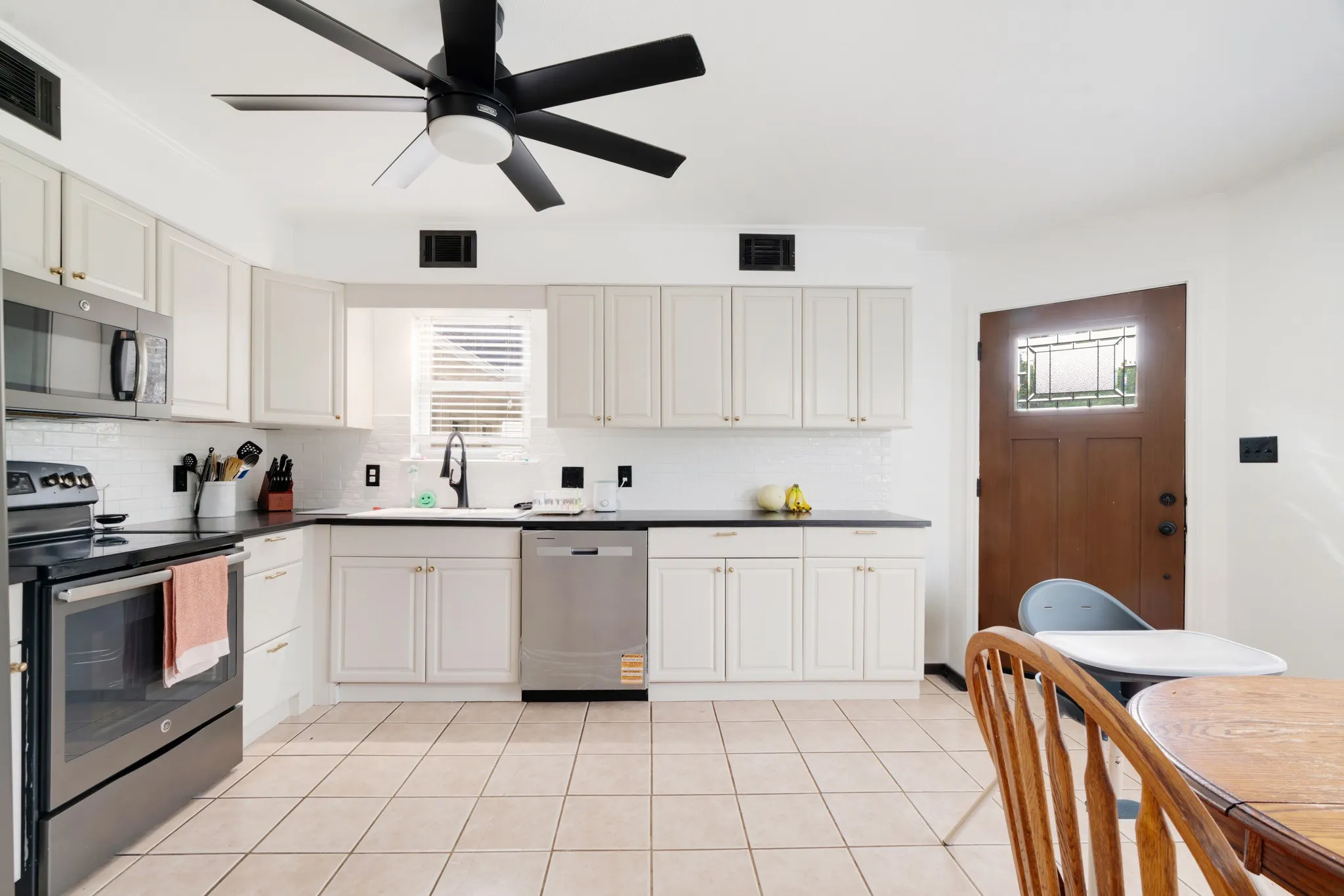 Single Family Residence For Sale in Lamar County , 2497 Fm 2648, Powderly, Texas 75473, 3 Bedrooms, 2 Bathrooms, Garage spaces, 1,678 Sqft, built in 2005, Price $284,900, mls#21268723, Real Estate Agent in Powderly, Homes For Sale in Lamar county, Homes For Sale in Powderly, Realtor in Powderly Texas, Real Estate Brokerage Independent Realty Texas, Luminita Cordes Realtor