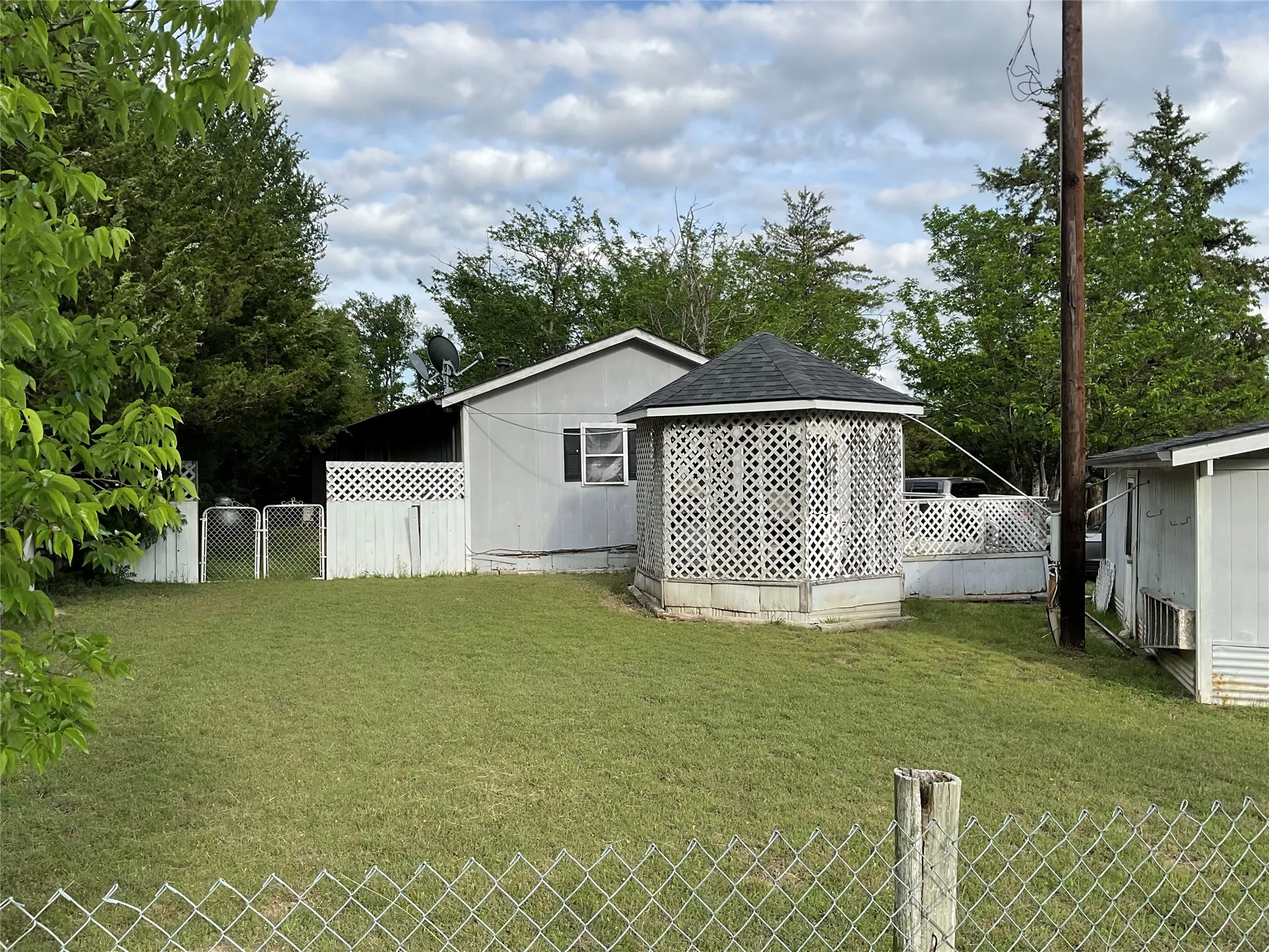 Mobile Home For Sale in Collin County , 9994 Twin Creeks Circle, Anna, Texas 75409, 3 Bedroom, 3 Bathroom, 2 Garage spaces, 1,400 Sqft, built in 1976, mls#21264377, Real Estate Agent in Anna, Homes For Sale in Collin county, Homes For Sale in Anna, Realtor in Anna Texas, Real Estate Brokerage Independent Realty Texas, Luminita Cordes Realtor