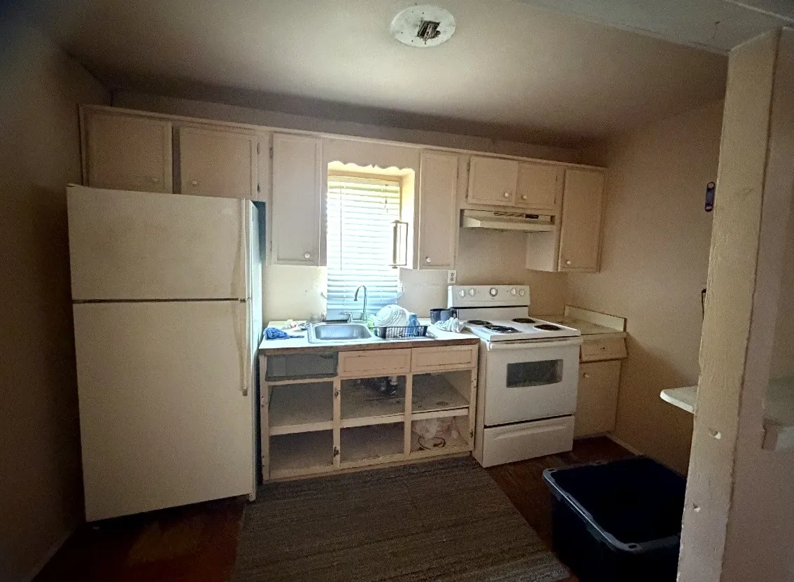 Single Family Residence For Sale in Grayson County , 574 E Marshall Street, Van Alstyne, Texas 75495, 2 Bedroom, 1 Bathroom, Garage spaces, 1,125 Sqft, built in 1920, mls#21248384, Real Estate Agent in Van Alstyne, Homes For Sale in Grayson county, Homes For Sale in Van Alstyne, Realtor in Van Alstyne Texas, Real Estate Brokerage Independent Realty Texas, Luminita Cordes Realtor