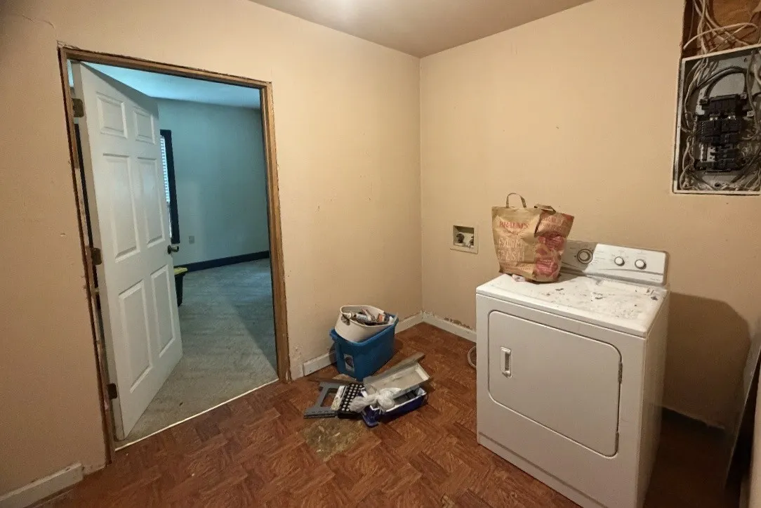 Single Family Residence For Sale in Grayson County , 574 E Marshall Street, Van Alstyne, Texas 75495, 2 Bedroom, 1 Bathroom, Garage spaces, 1,125 Sqft, built in 1920, mls#21248384, Real Estate Agent in Van Alstyne, Homes For Sale in Grayson county, Homes For Sale in Van Alstyne, Realtor in Van Alstyne Texas, Real Estate Brokerage Independent Realty Texas, Luminita Cordes Realtor