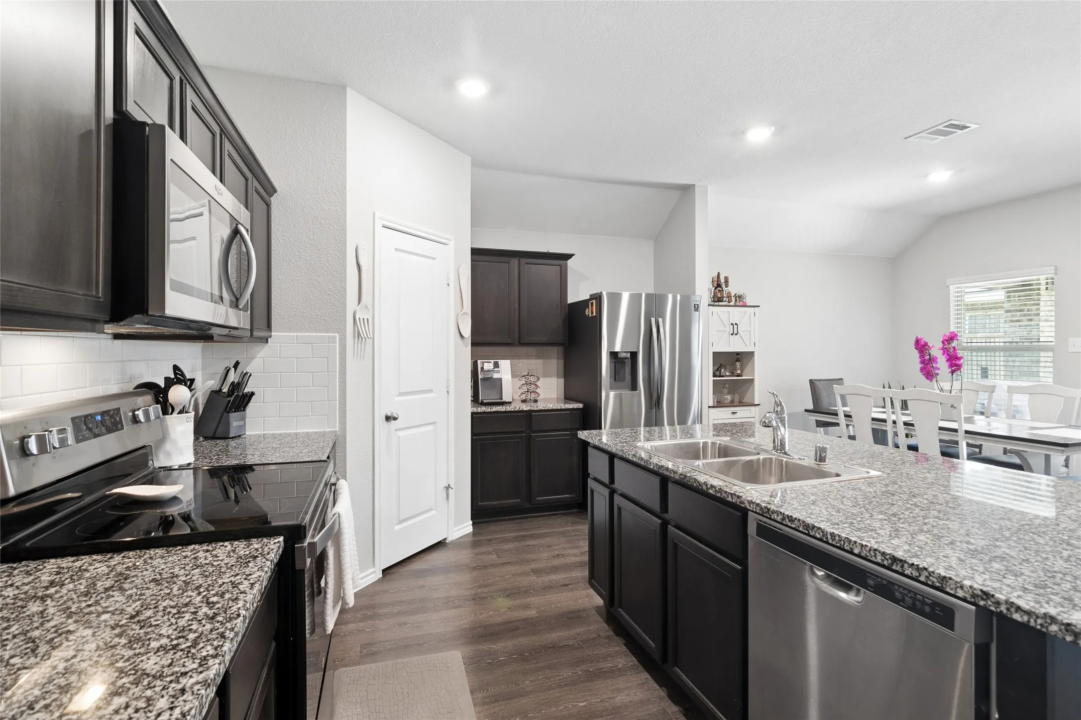 Single Family Residence For Sale in Kaufman County , 3140 Patton Lane, Mesquite, Texas 75126, 4 Bedroom, 2 Bathroom, 2 Garage spaces, 1,905 Sqft, built in 2021, mls#21268900, Real Estate Agent in Mesquite, Homes For Sale in Kaufman county, Homes For Sale in Mesquite, Realtor in Mesquite Texas, Real Estate Brokerage Independent Realty Texas, Luminita Cordes Realtor
