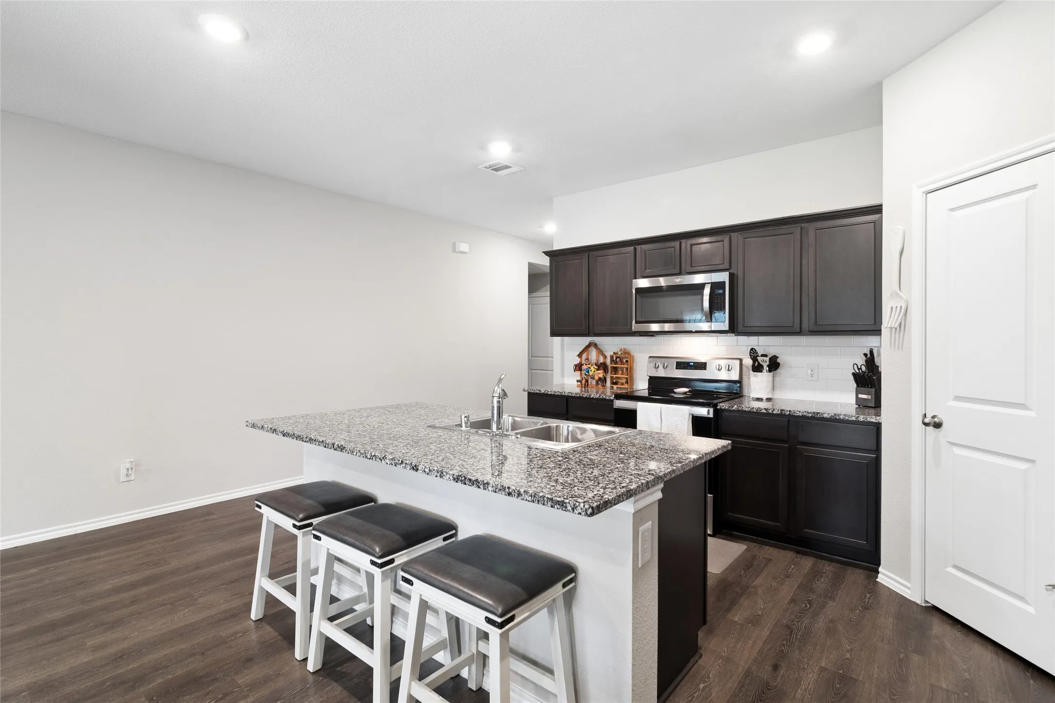 Single Family Residence For Sale in Kaufman County , 3140 Patton Lane, Mesquite, Texas 75126, 4 Bedroom, 2 Bathroom, 2 Garage spaces, 1,905 Sqft, built in 2021, mls#21268900, Real Estate Agent in Mesquite, Homes For Sale in Kaufman county, Homes For Sale in Mesquite, Realtor in Mesquite Texas, Real Estate Brokerage Independent Realty Texas, Luminita Cordes Realtor