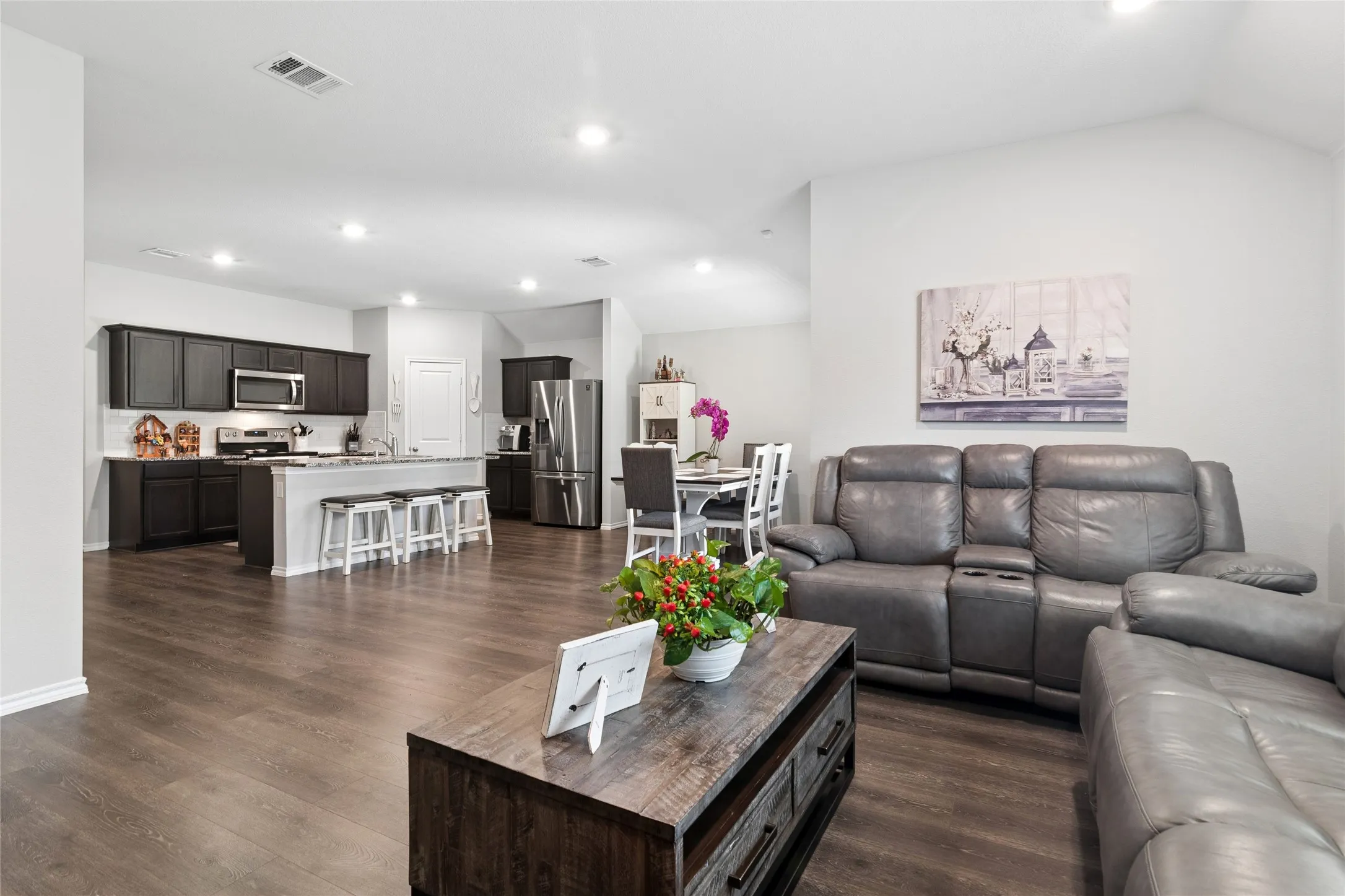 Single Family Residence For Sale in Kaufman County , 3140 Patton Lane, Mesquite, Texas 75126, 4 Bedroom, 2 Bathroom, 2 Garage spaces, 1,905 Sqft, built in 2021, mls#21268900, Real Estate Agent in Mesquite, Homes For Sale in Kaufman county, Homes For Sale in Mesquite, Realtor in Mesquite Texas, Real Estate Brokerage Independent Realty Texas, Luminita Cordes Realtor
