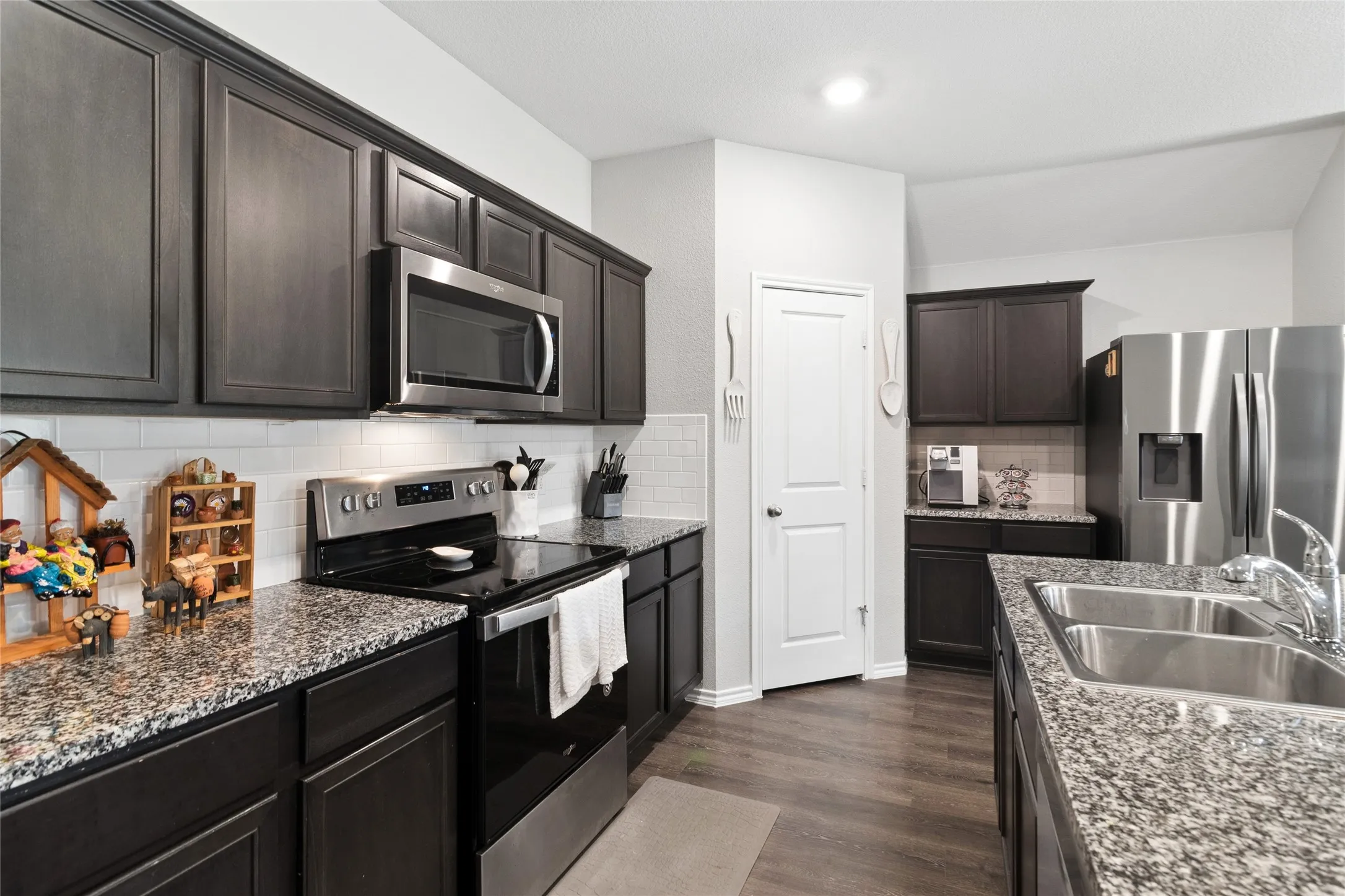 Single Family Residence For Sale in Kaufman County , 3140 Patton Lane, Mesquite, Texas 75126, 4 Bedroom, 2 Bathroom, 2 Garage spaces, 1,905 Sqft, built in 2021, mls#21268900, Real Estate Agent in Mesquite, Homes For Sale in Kaufman county, Homes For Sale in Mesquite, Realtor in Mesquite Texas, Real Estate Brokerage Independent Realty Texas, Luminita Cordes Realtor
