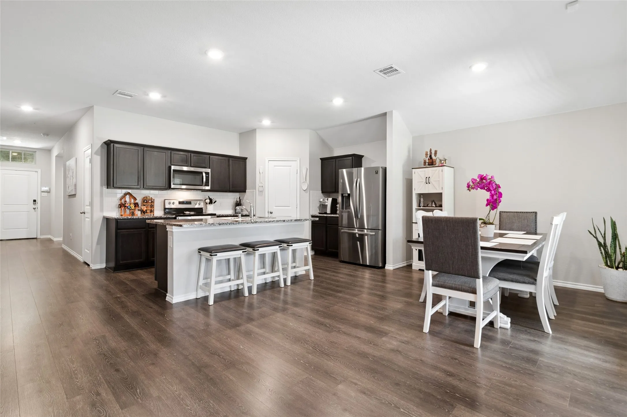 Single Family Residence For Sale in Kaufman County , 3140 Patton Lane, Mesquite, Texas 75126, 4 Bedroom, 2 Bathroom, 2 Garage spaces, 1,905 Sqft, built in 2021, mls#21268900, Real Estate Agent in Mesquite, Homes For Sale in Kaufman county, Homes For Sale in Mesquite, Realtor in Mesquite Texas, Real Estate Brokerage Independent Realty Texas, Luminita Cordes Realtor