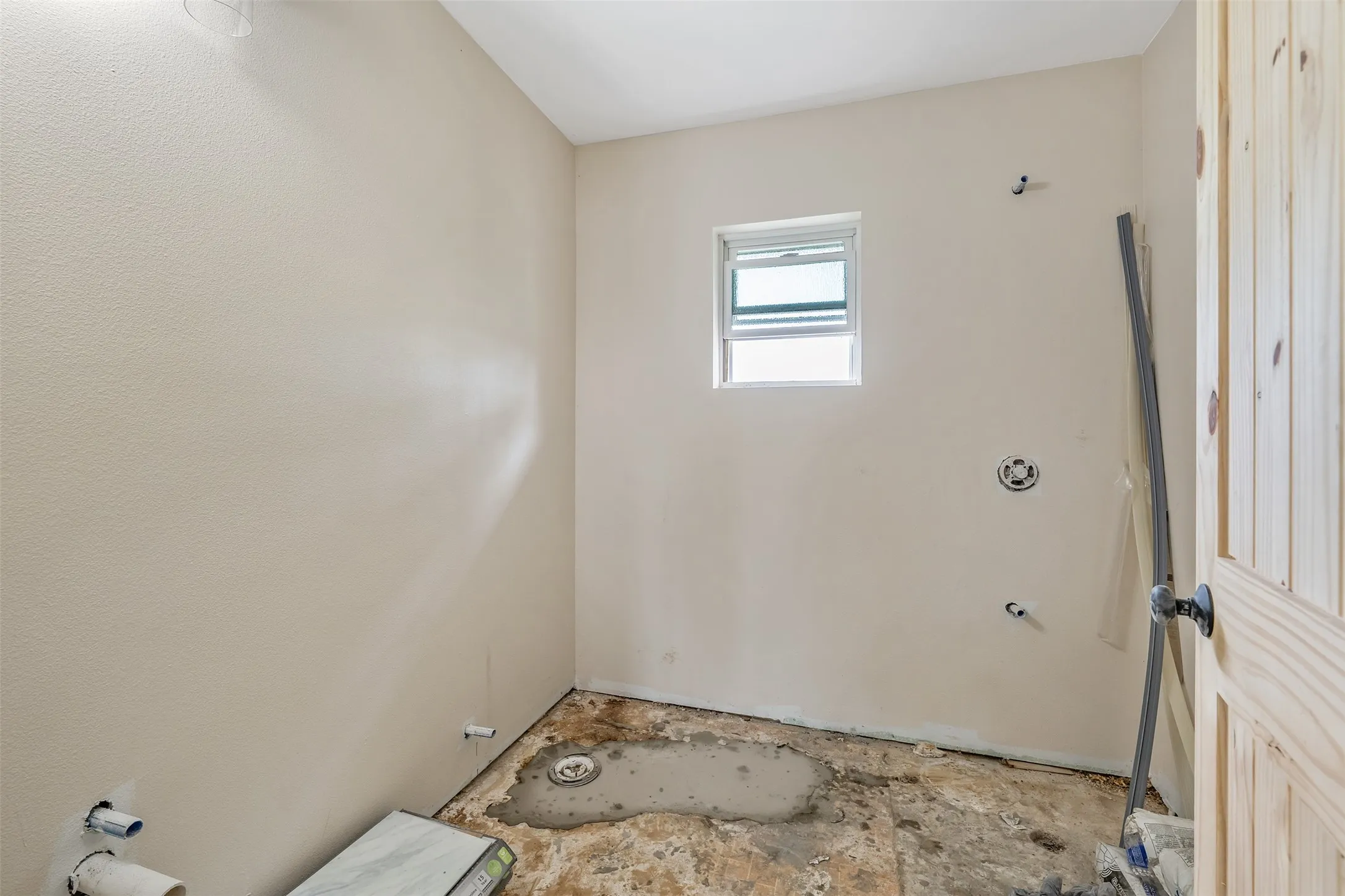 Farm For Sale in Wood County , 7037 E U.S. HWY 80, Hawkins, Texas 75765, 3 Bedroom, 2 Bathroom, Garage spaces, 2,135 Sqft, built in 1970, mls#21268907, Real Estate Agent in Hawkins, Homes For Sale in Wood county, Homes For Sale in Hawkins, Realtor in Hawkins Texas, Real Estate Brokerage Independent Realty Texas, Luminita Cordes Realtor