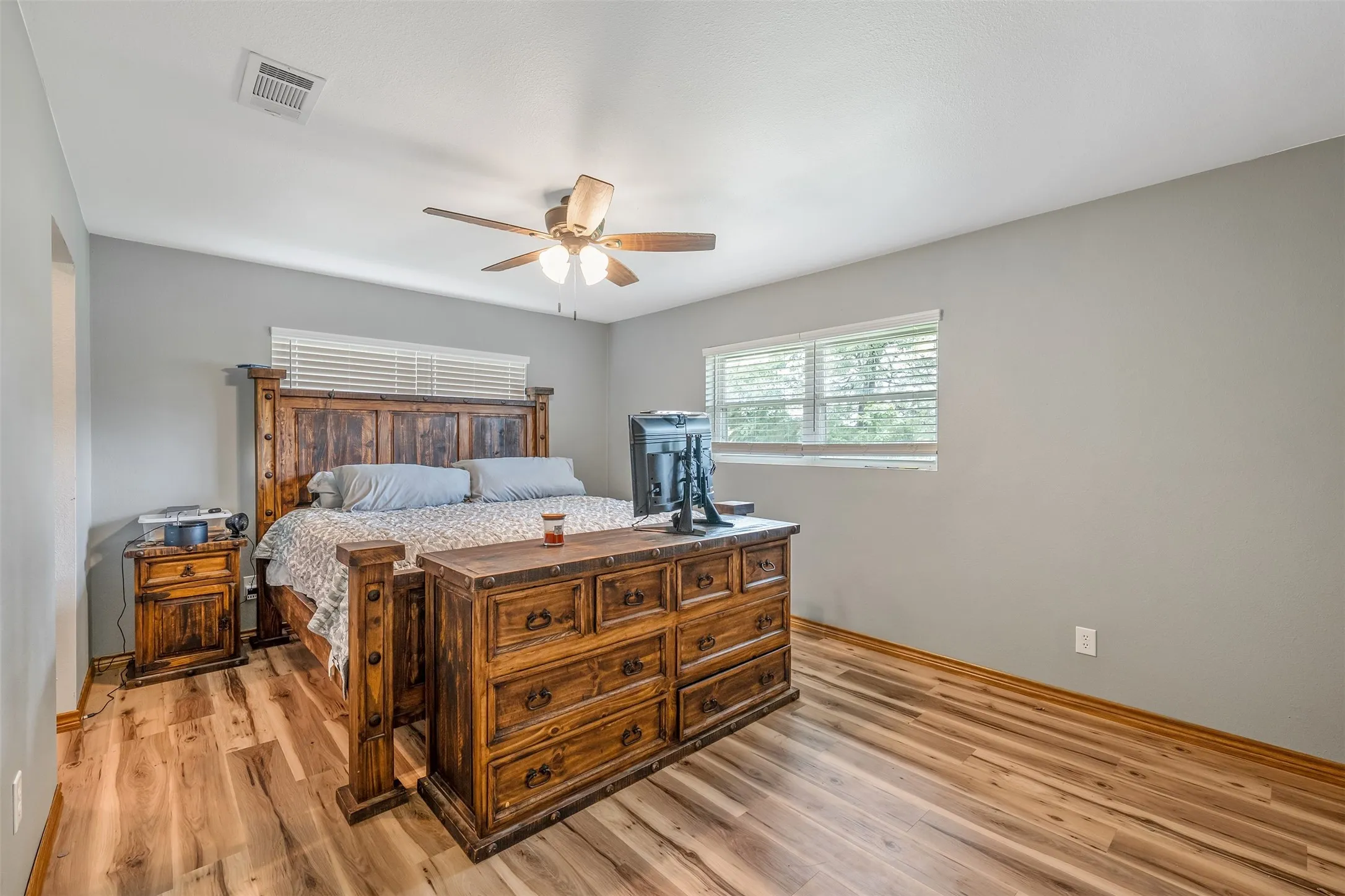 Farm For Sale in Wood County , 7037 E U.S. HWY 80, Hawkins, Texas 75765, 3 Bedroom, 2 Bathroom, Garage spaces, 2,135 Sqft, built in 1970, mls#21268907, Real Estate Agent in Hawkins, Homes For Sale in Wood county, Homes For Sale in Hawkins, Realtor in Hawkins Texas, Real Estate Brokerage Independent Realty Texas, Luminita Cordes Realtor