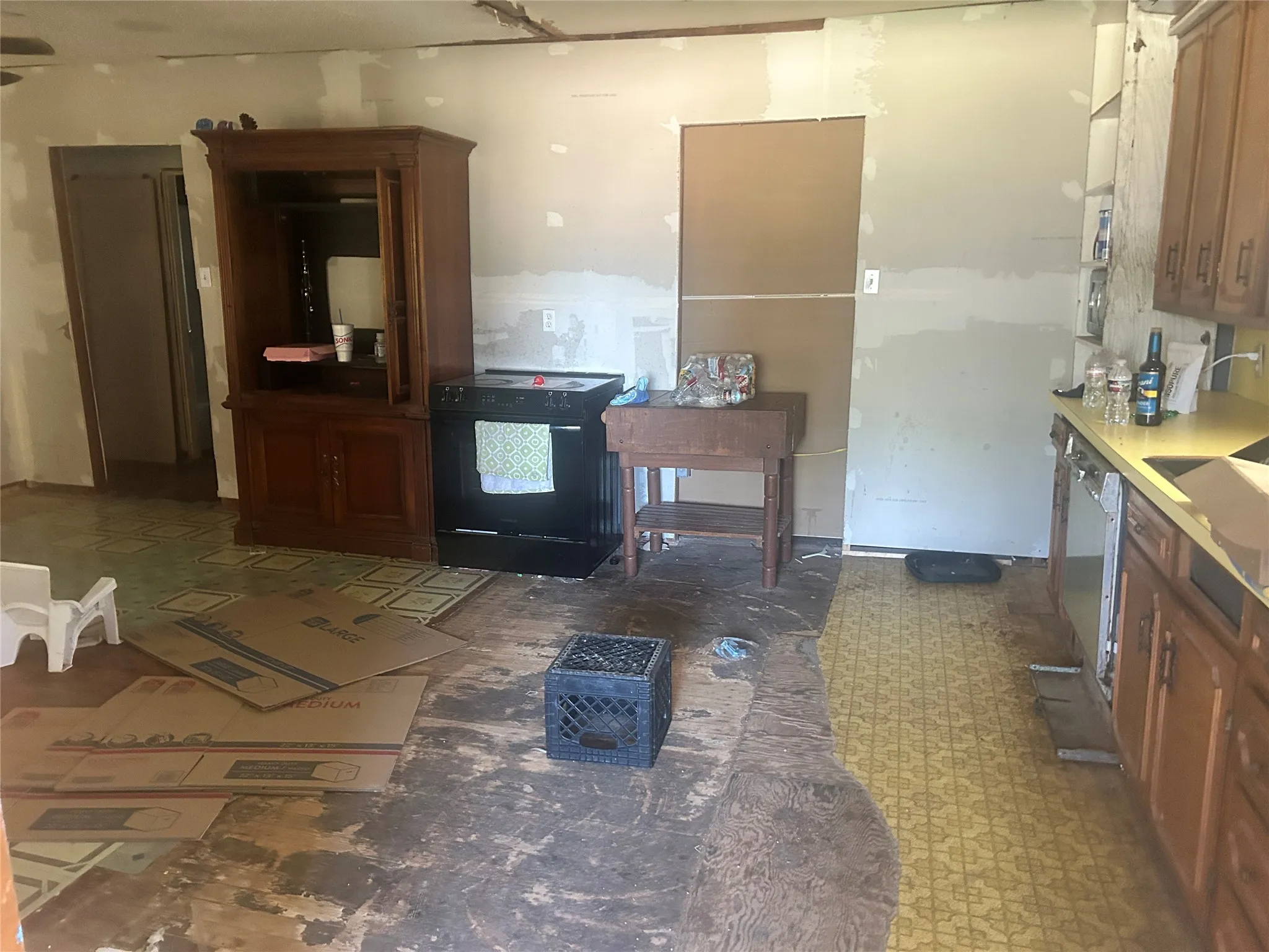 Single Family Residence For Sale in Archer County , 504 Cedar, Megargel, Texas 76370, 3 Bedroom, 1 Bathroom, Garage spaces, 1,812 Sqft, built in 1920, mls#21268922, Real Estate Agent in Megargel, Homes For Sale in Archer county, Homes For Sale in Megargel, Realtor in Megargel Texas, Real Estate Brokerage Independent Realty Texas, Luminita Cordes Realtor
