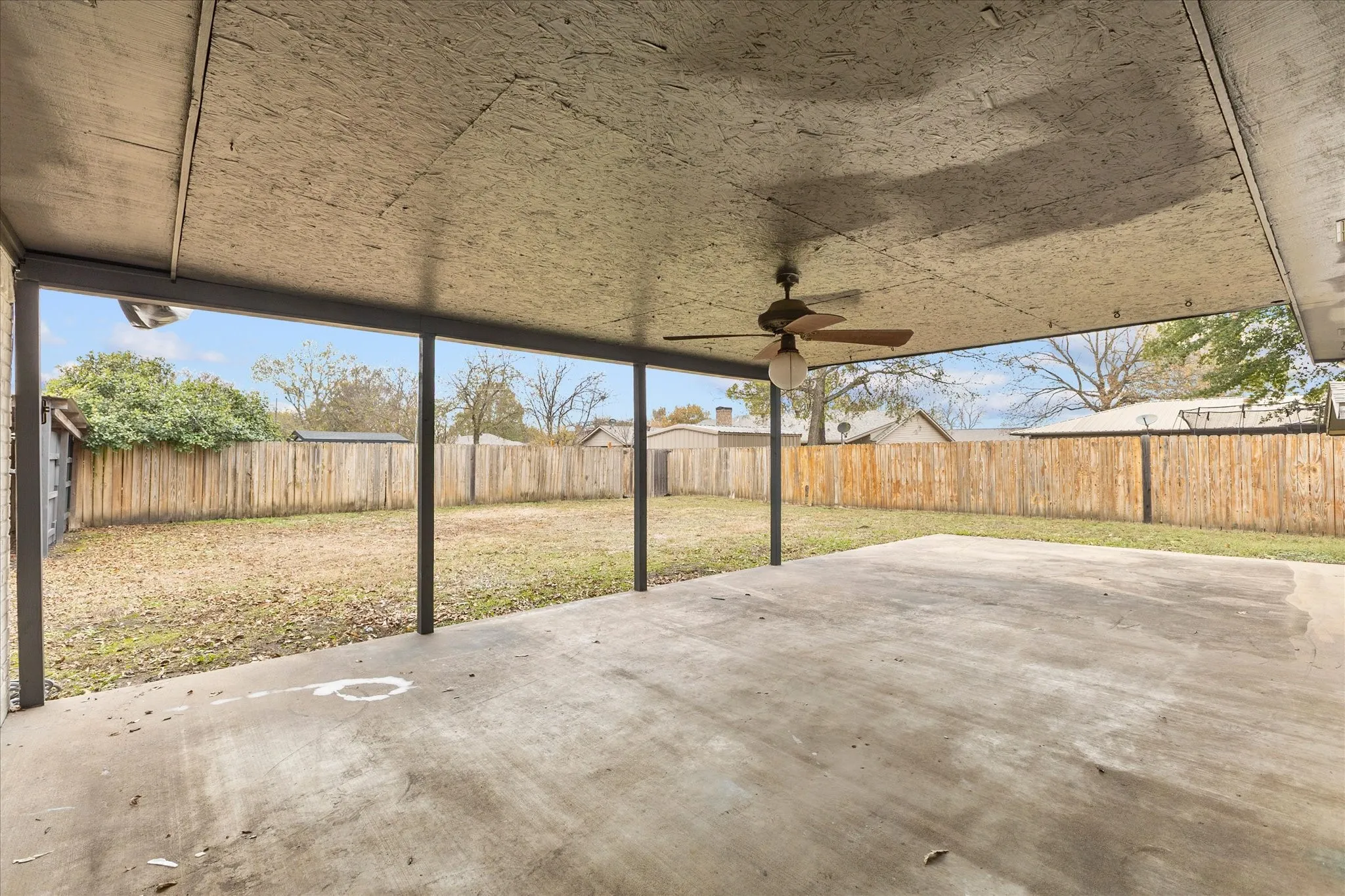 Single Family Residence For Sale in Fannin County , 312 E Cottonwood Street, Leonard, Texas 75452, 3 Bedroom, 2 Bathroom, 2 Garage spaces, 2,006 Sqft, built in 1987, mls#21268943, Real Estate Agent in Leonard, Homes For Sale in Fannin county, Homes For Sale in Leonard, Realtor in Leonard Texas, Real Estate Brokerage Independent Realty Texas, Luminita Cordes Realtor