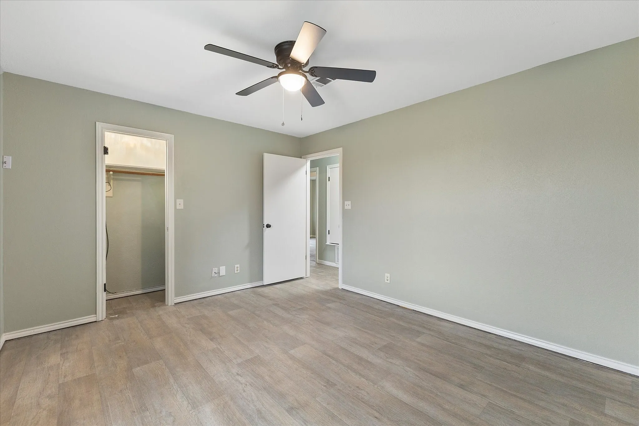 Single Family Residence For Sale in Fannin County , 312 E Cottonwood Street, Leonard, Texas 75452, 3 Bedroom, 2 Bathroom, 2 Garage spaces, 2,006 Sqft, built in 1987, mls#21268943, Real Estate Agent in Leonard, Homes For Sale in Fannin county, Homes For Sale in Leonard, Realtor in Leonard Texas, Real Estate Brokerage Independent Realty Texas, Luminita Cordes Realtor