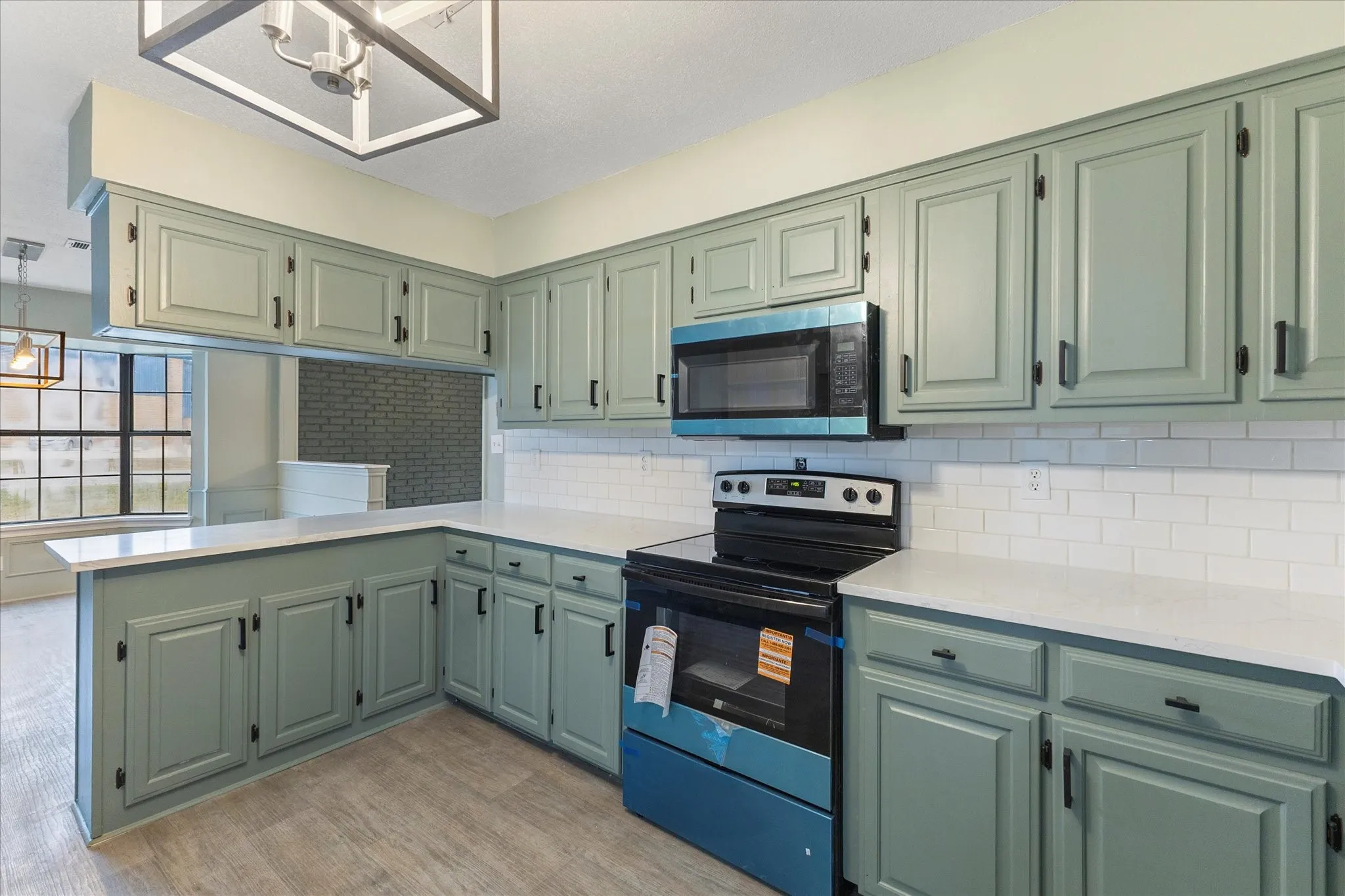 Single Family Residence For Sale in Fannin County , 312 E Cottonwood Street, Leonard, Texas 75452, 3 Bedroom, 2 Bathroom, 2 Garage spaces, 2,006 Sqft, built in 1987, mls#21268943, Real Estate Agent in Leonard, Homes For Sale in Fannin county, Homes For Sale in Leonard, Realtor in Leonard Texas, Real Estate Brokerage Independent Realty Texas, Luminita Cordes Realtor