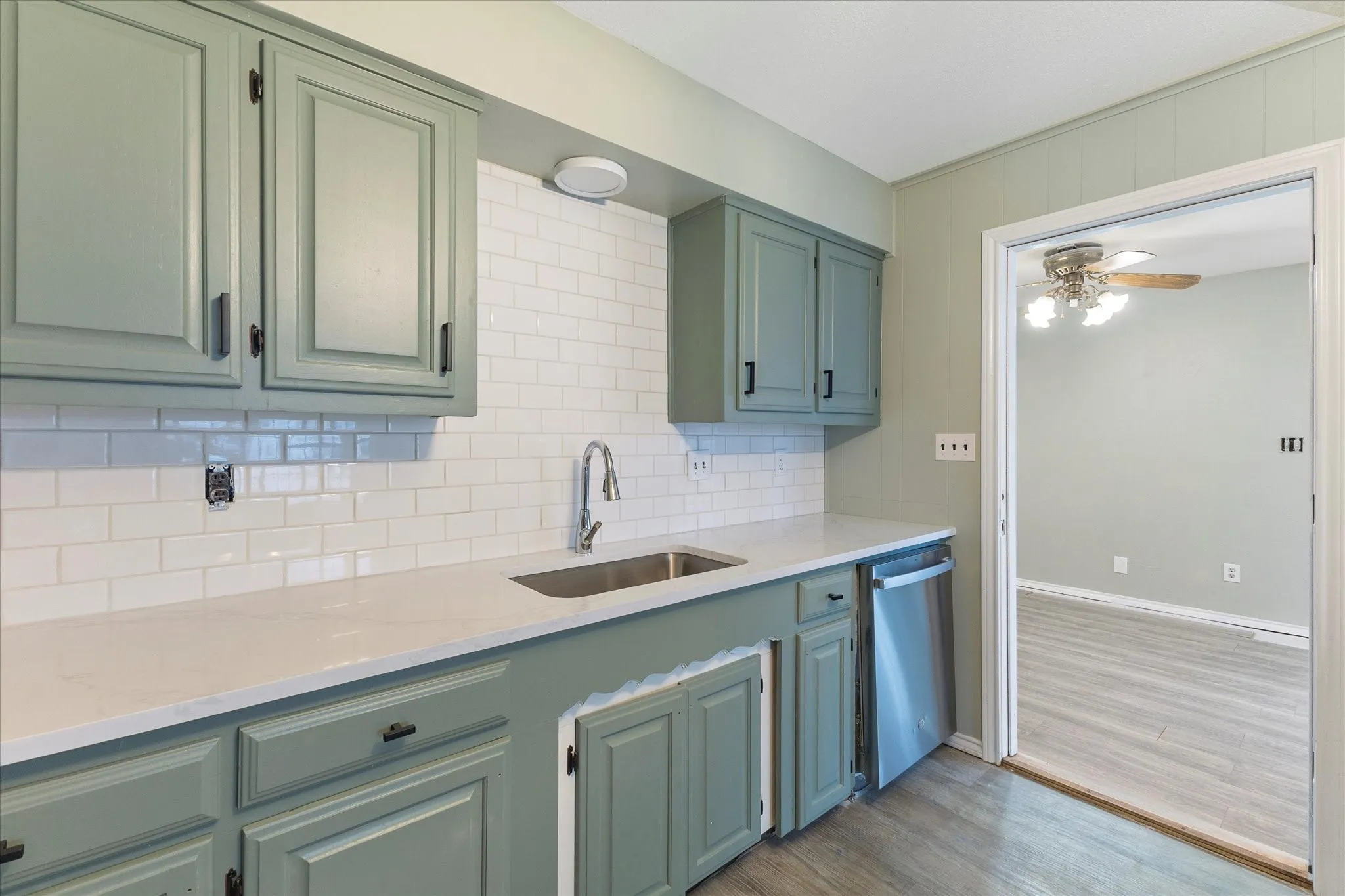 Single Family Residence For Sale in Fannin County , 312 E Cottonwood Street, Leonard, Texas 75452, 3 Bedroom, 2 Bathroom, 2 Garage spaces, 2,006 Sqft, built in 1987, mls#21268943, Real Estate Agent in Leonard, Homes For Sale in Fannin county, Homes For Sale in Leonard, Realtor in Leonard Texas, Real Estate Brokerage Independent Realty Texas, Luminita Cordes Realtor