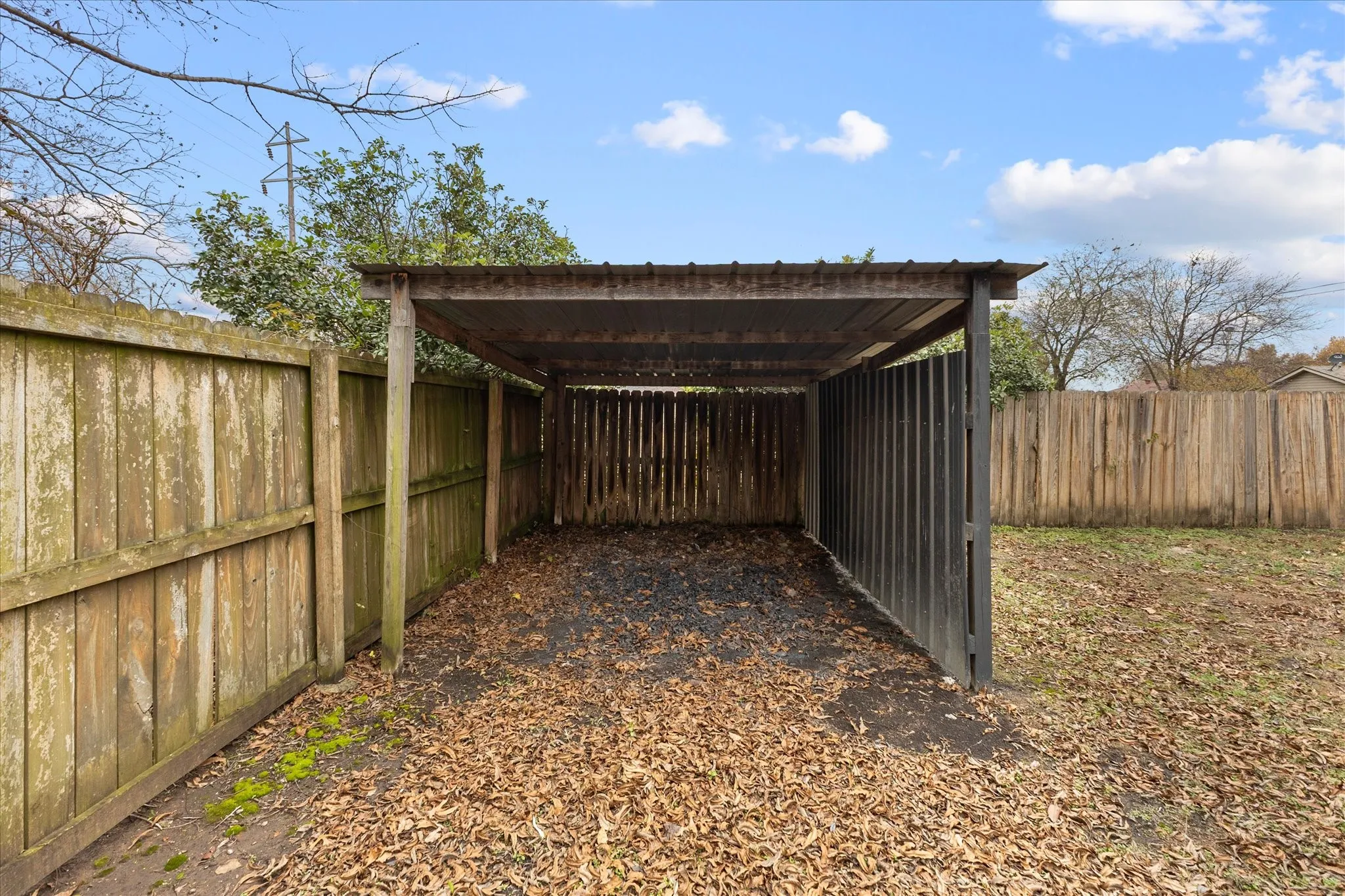 Single Family Residence For Sale in Fannin County , 312 E Cottonwood Street, Leonard, Texas 75452, 3 Bedroom, 2 Bathroom, 2 Garage spaces, 2,006 Sqft, built in 1987, mls#21268943, Real Estate Agent in Leonard, Homes For Sale in Fannin county, Homes For Sale in Leonard, Realtor in Leonard Texas, Real Estate Brokerage Independent Realty Texas, Luminita Cordes Realtor