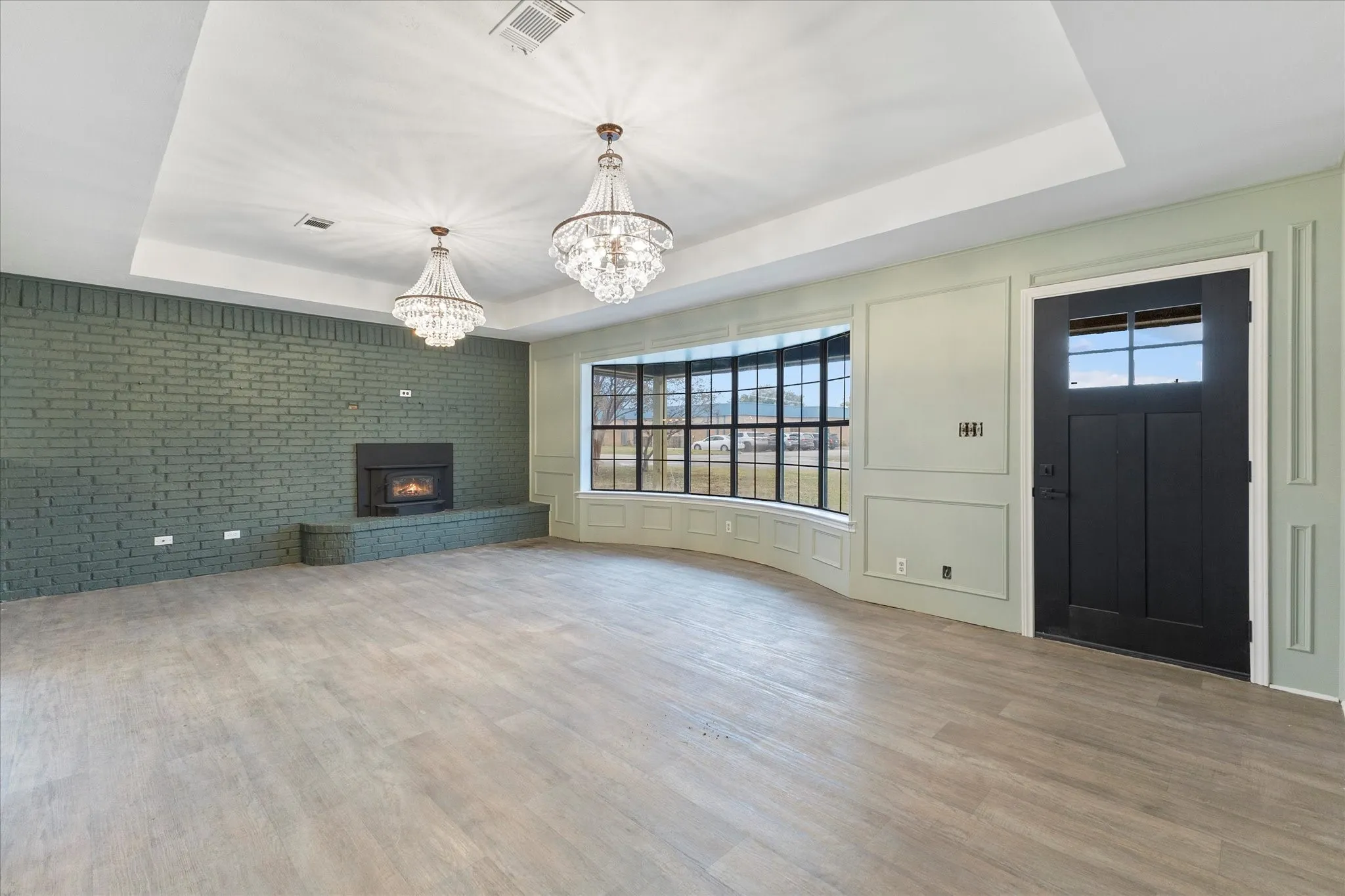 Single Family Residence For Sale in Fannin County , 312 E Cottonwood Street, Leonard, Texas 75452, 3 Bedroom, 2 Bathroom, 2 Garage spaces, 2,006 Sqft, built in 1987, mls#21268943, Real Estate Agent in Leonard, Homes For Sale in Fannin county, Homes For Sale in Leonard, Realtor in Leonard Texas, Real Estate Brokerage Independent Realty Texas, Luminita Cordes Realtor