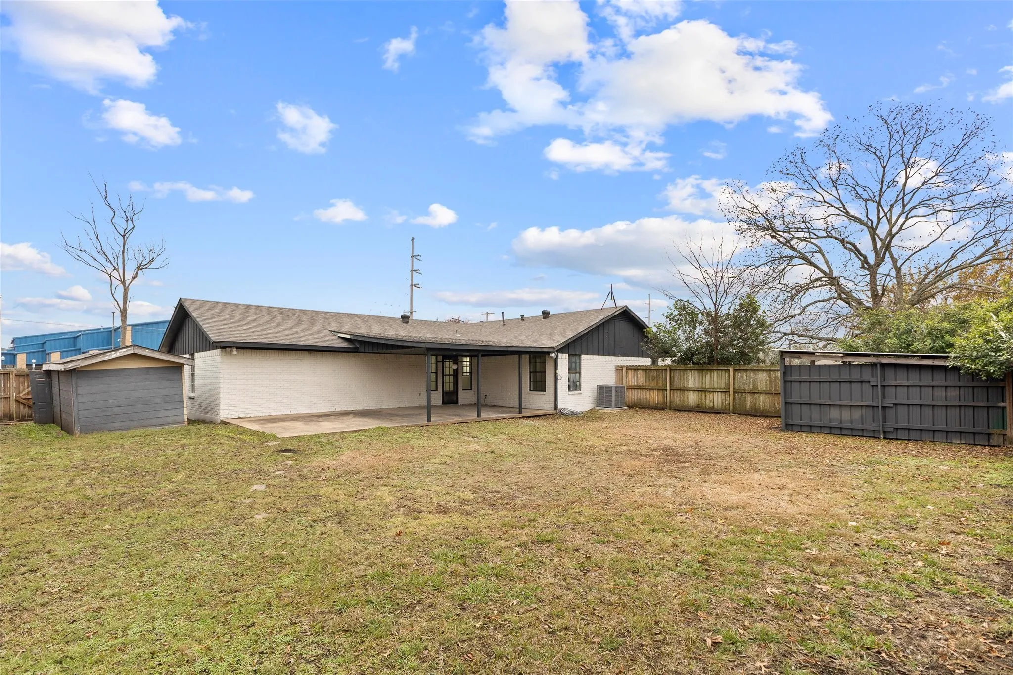 Single Family Residence For Sale in Fannin County , 312 E Cottonwood Street, Leonard, Texas 75452, 3 Bedroom, 2 Bathroom, 2 Garage spaces, 2,006 Sqft, built in 1987, mls#21268943, Real Estate Agent in Leonard, Homes For Sale in Fannin county, Homes For Sale in Leonard, Realtor in Leonard Texas, Real Estate Brokerage Independent Realty Texas, Luminita Cordes Realtor