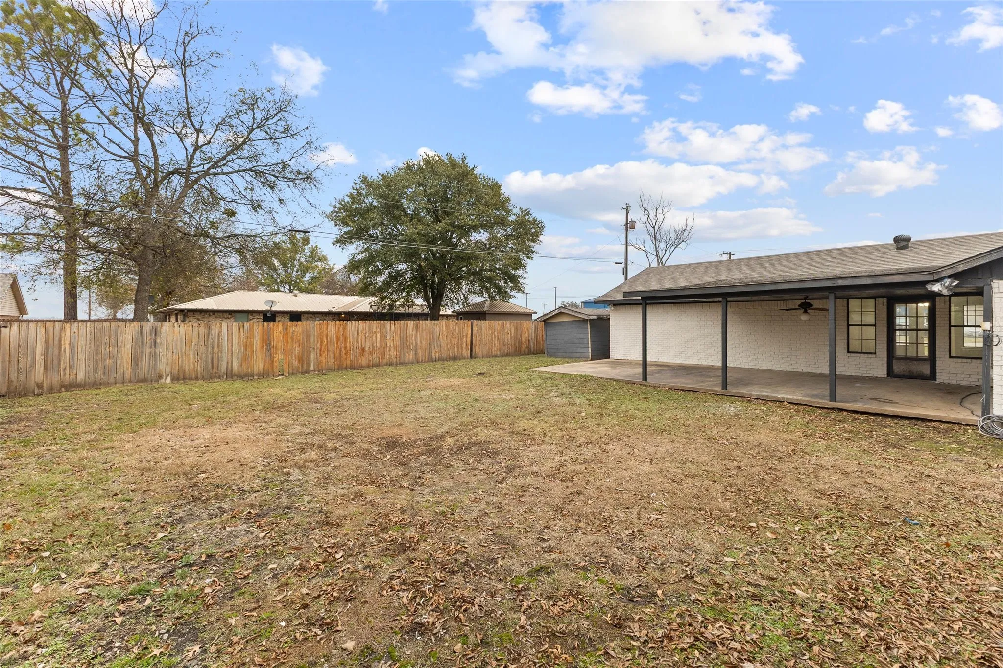 Single Family Residence For Sale in Fannin County , 312 E Cottonwood Street, Leonard, Texas 75452, 3 Bedroom, 2 Bathroom, 2 Garage spaces, 2,006 Sqft, built in 1987, mls#21268943, Real Estate Agent in Leonard, Homes For Sale in Fannin county, Homes For Sale in Leonard, Realtor in Leonard Texas, Real Estate Brokerage Independent Realty Texas, Luminita Cordes Realtor