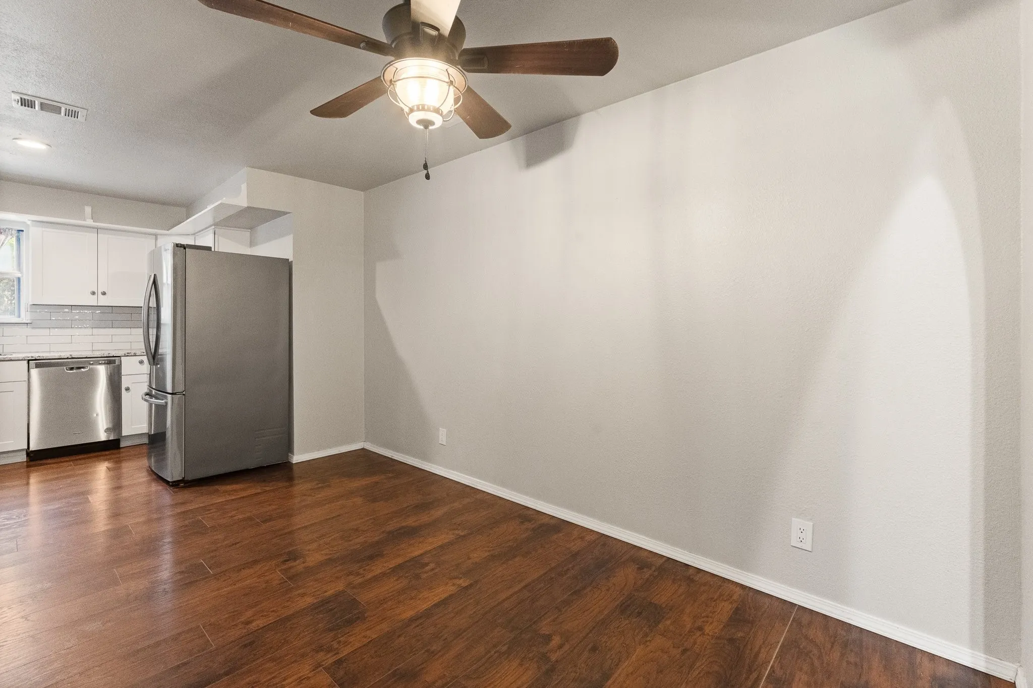 Single Family Residence For Sale in Johnson County , 2005 Meadow Drive, Crowley, Texas 76036, 3 Bedroom, 2 Bathroom, Garage spaces, 1,705 Sqft, built in 1973, mls#21251006, Real Estate Agent in Crowley, Homes For Sale in Johnson county, Homes For Sale in Crowley, Realtor in Crowley Texas, Real Estate Brokerage Independent Realty Texas, Luminita Cordes Realtor
